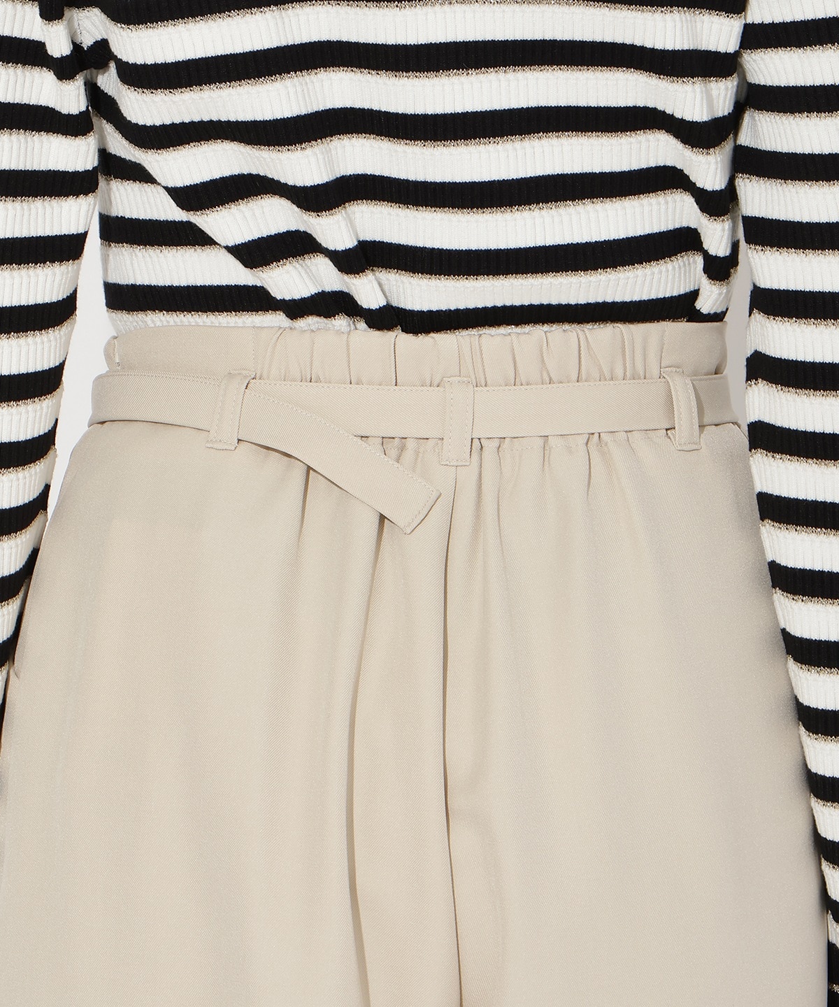 タックワイドパンツ