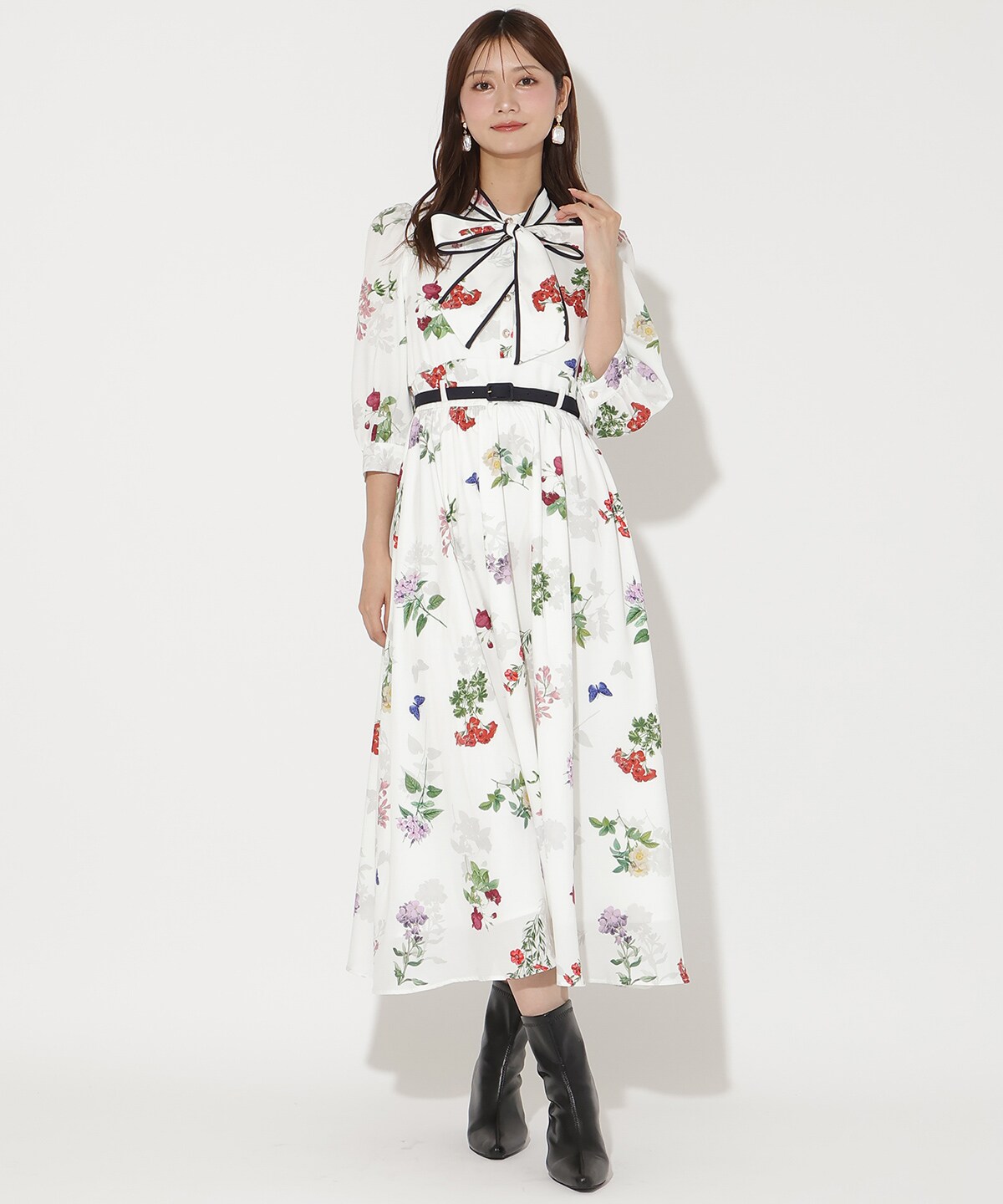 庭園 ワンピース 生成り×ブルー 薔薇柄 庭園 ワンピース 生成り×ブルー