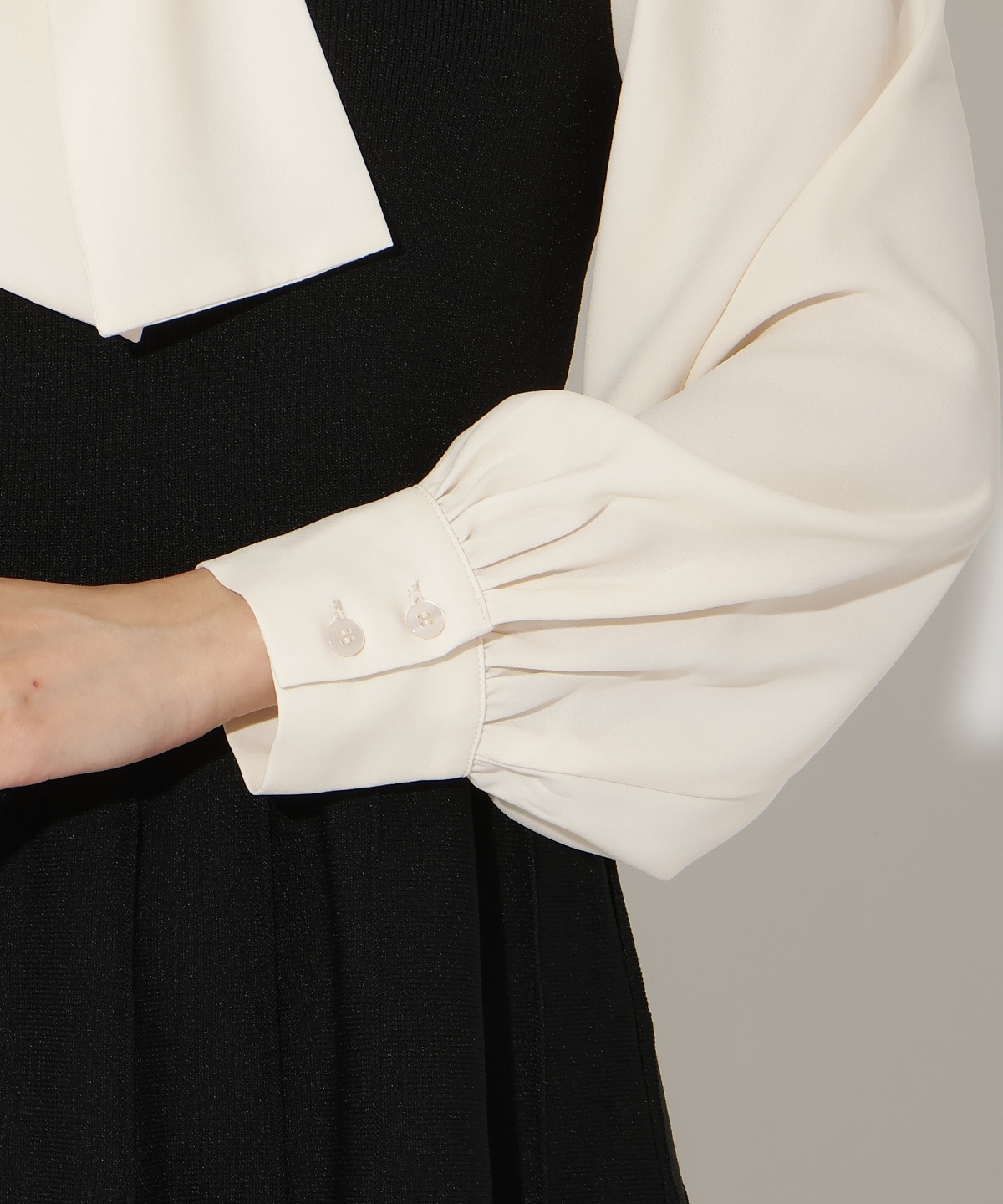 フリルショルダーボウタイドッキングワンピース