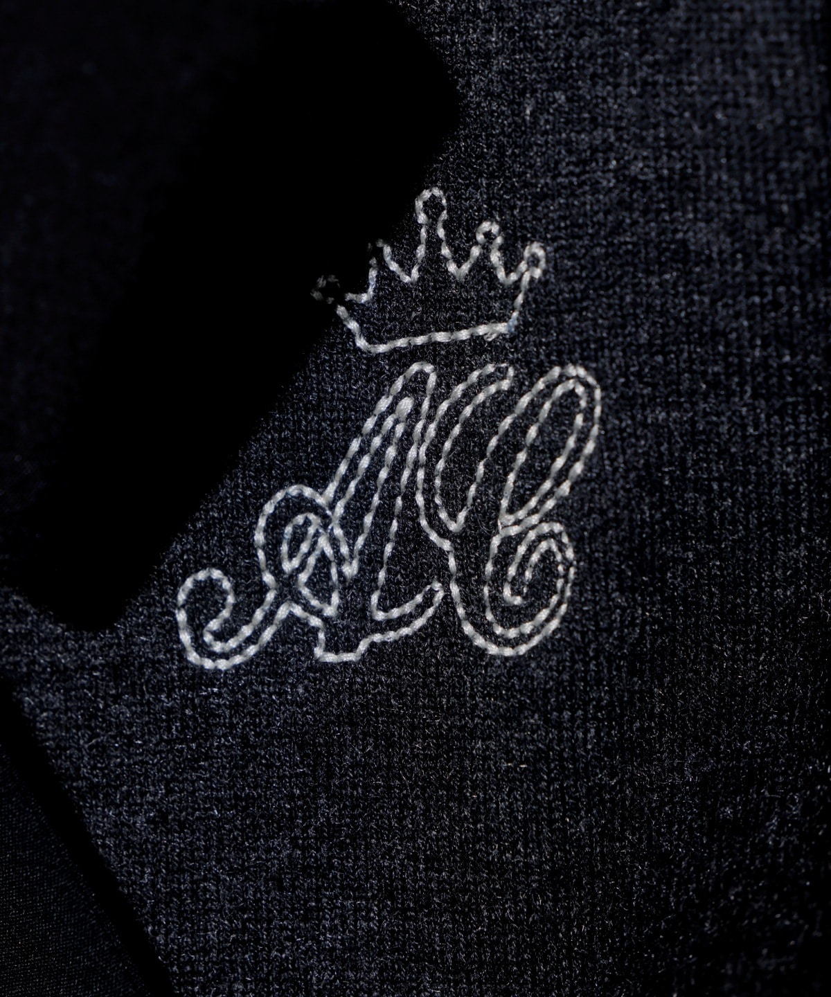 刺繍クルーネックカーディガン