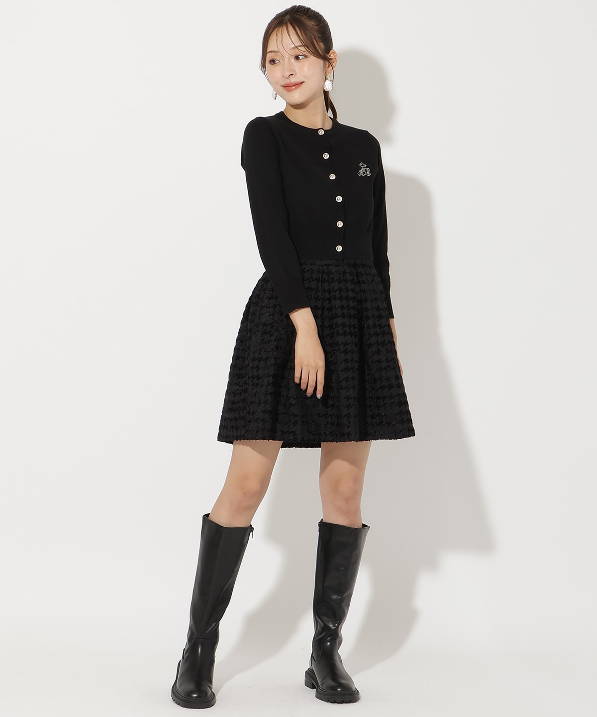 刺繍クルーネックカーディガン