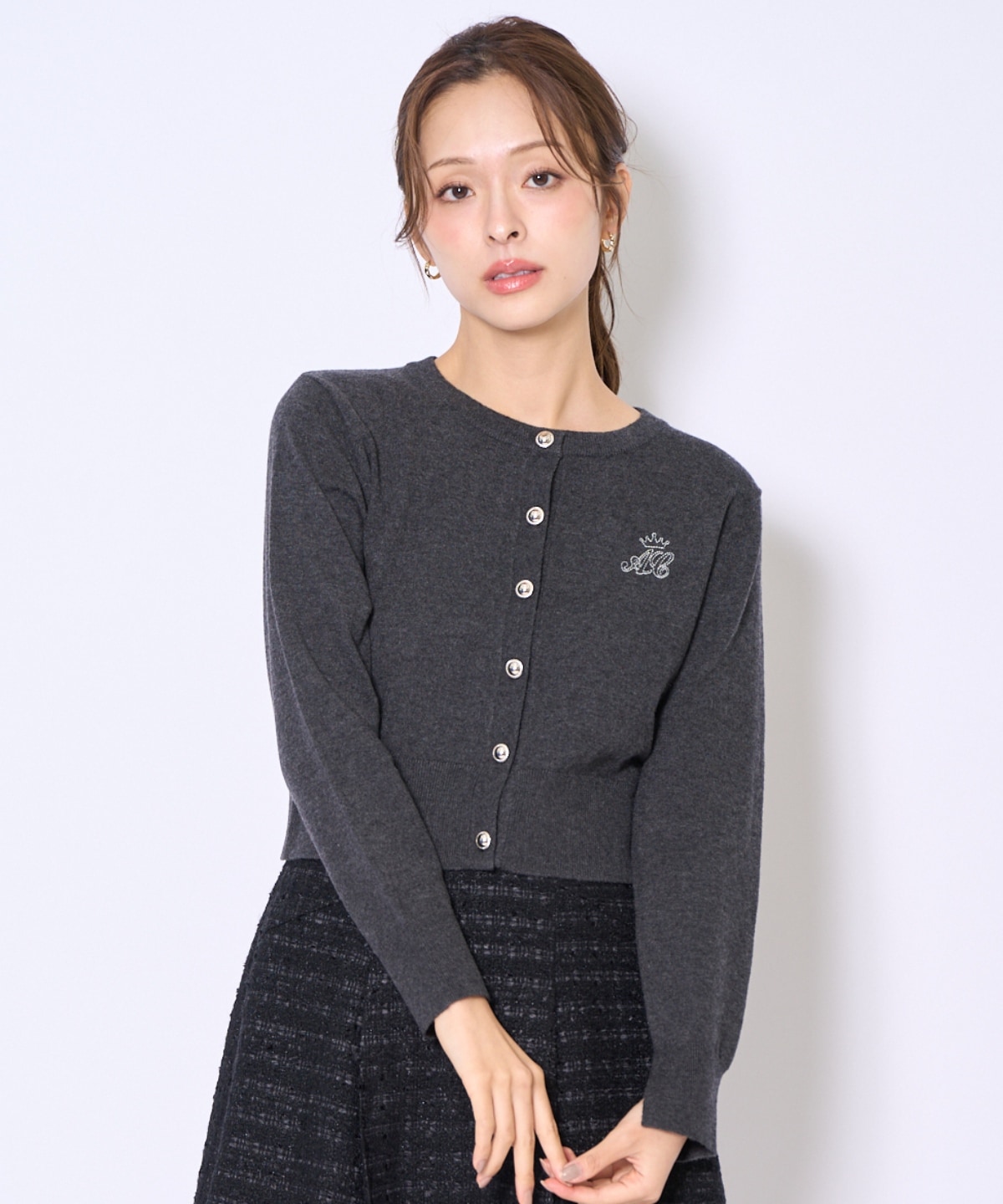 刺繍クルーネック長袖カーディガン