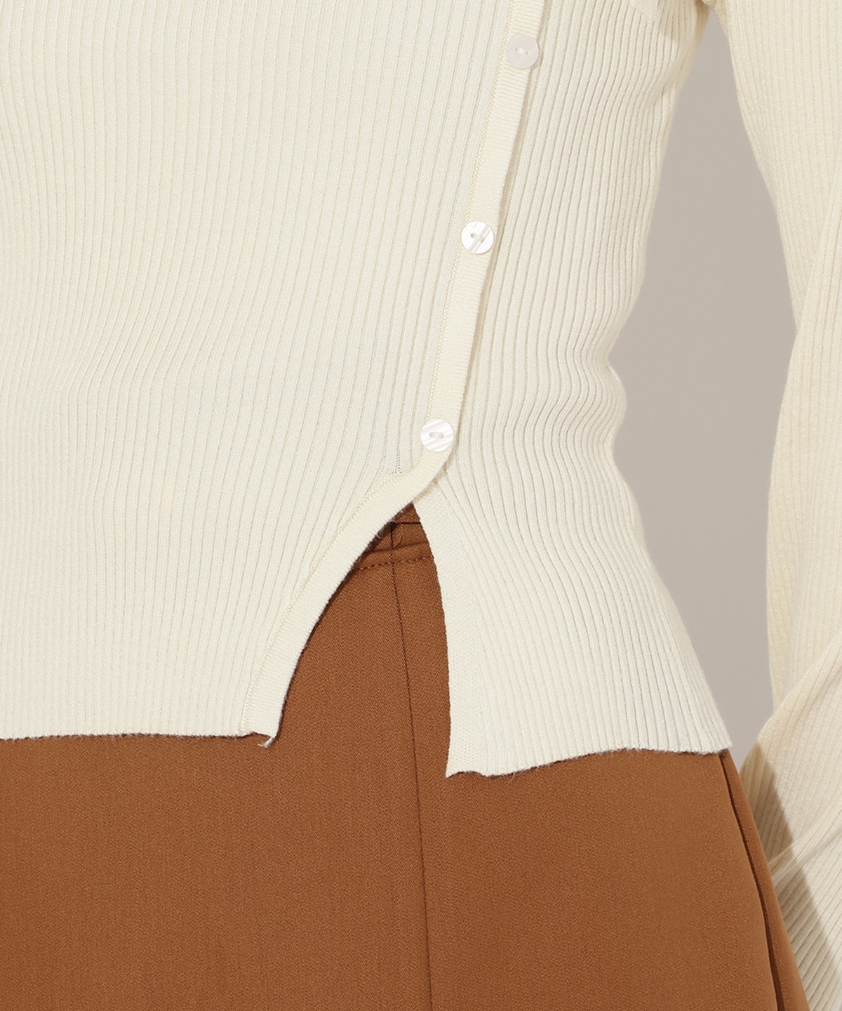 【先行予約受付中】アシメリボンスリットプルオーバー