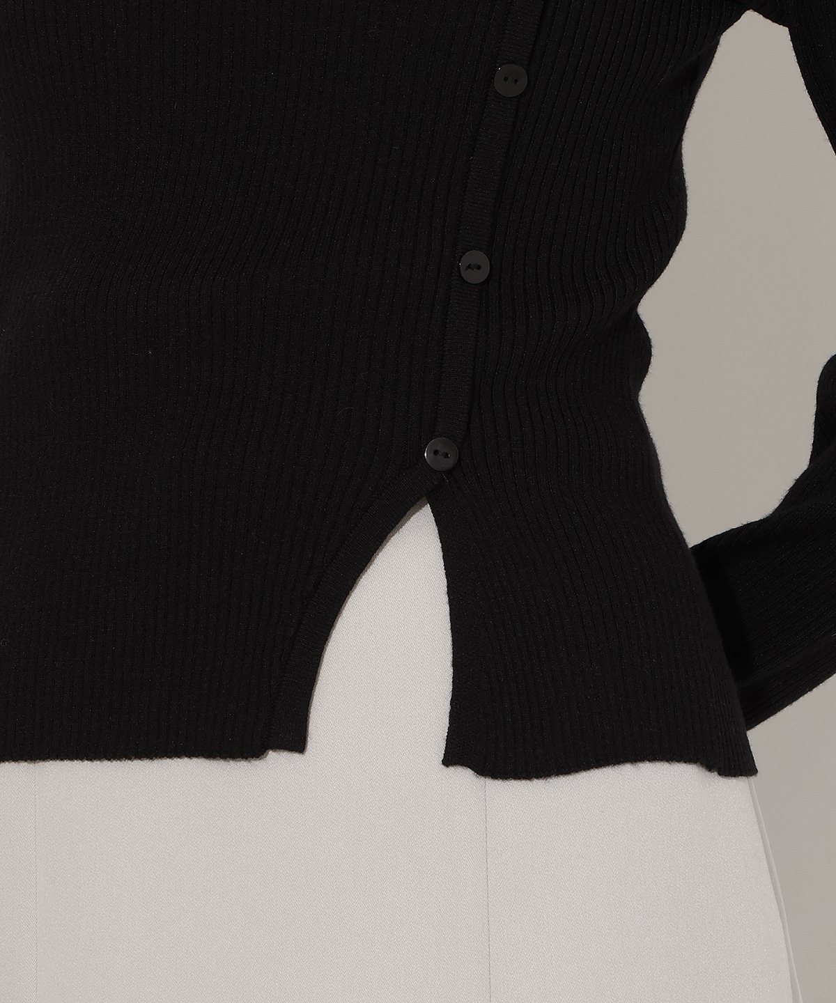 【先行予約受付中】アシメリボンスリットプルオーバー