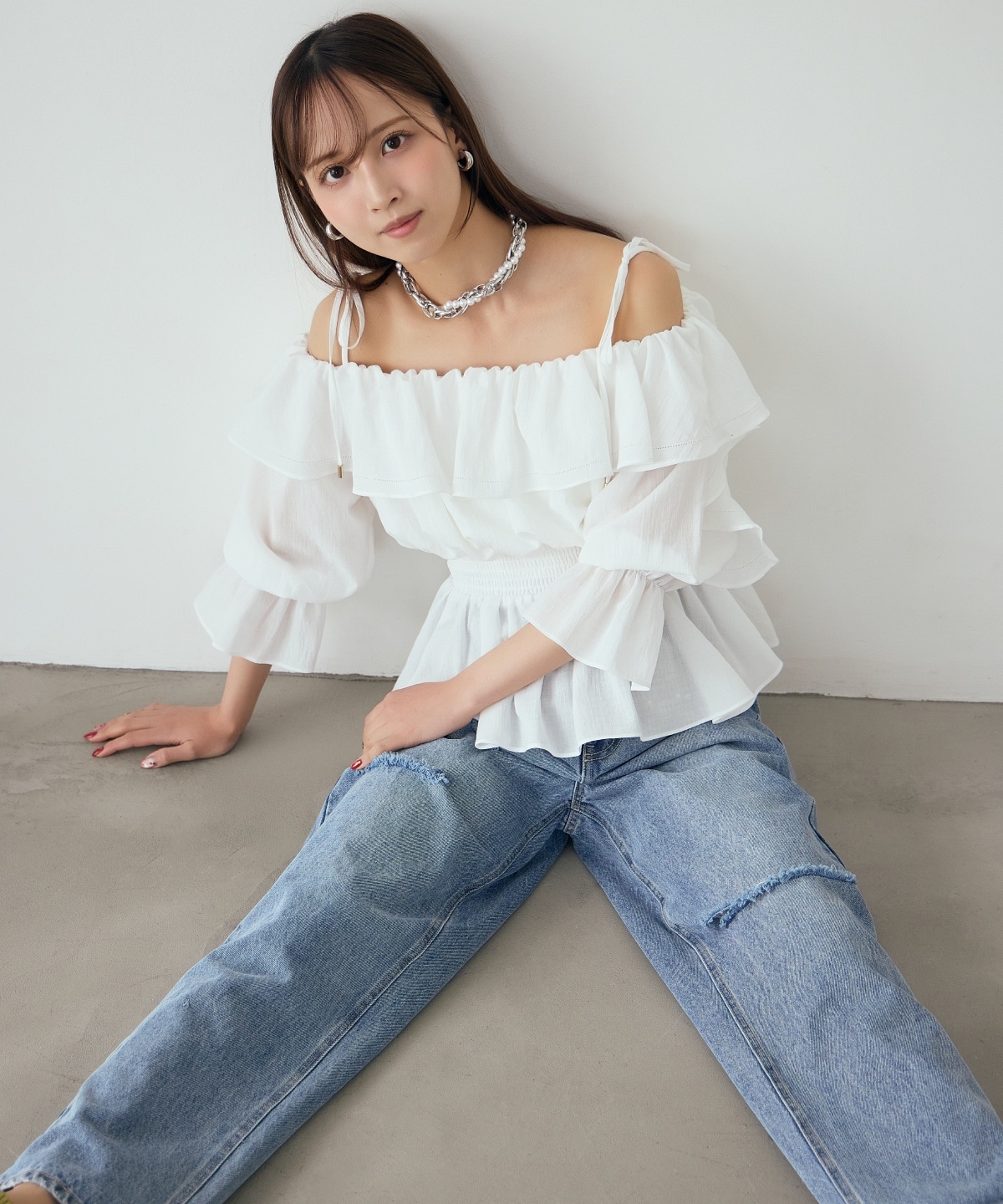 【先行予約受付中】オフショルフリルブラウス