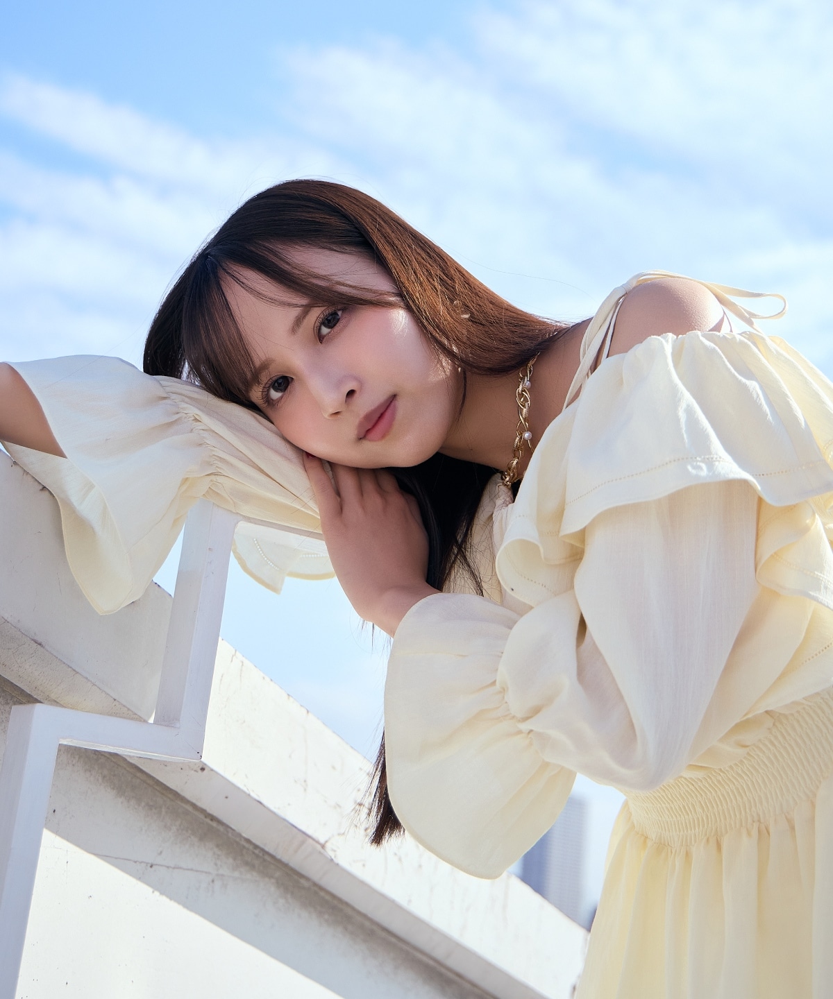 【先行予約受付中】オフショルフリルブラウス