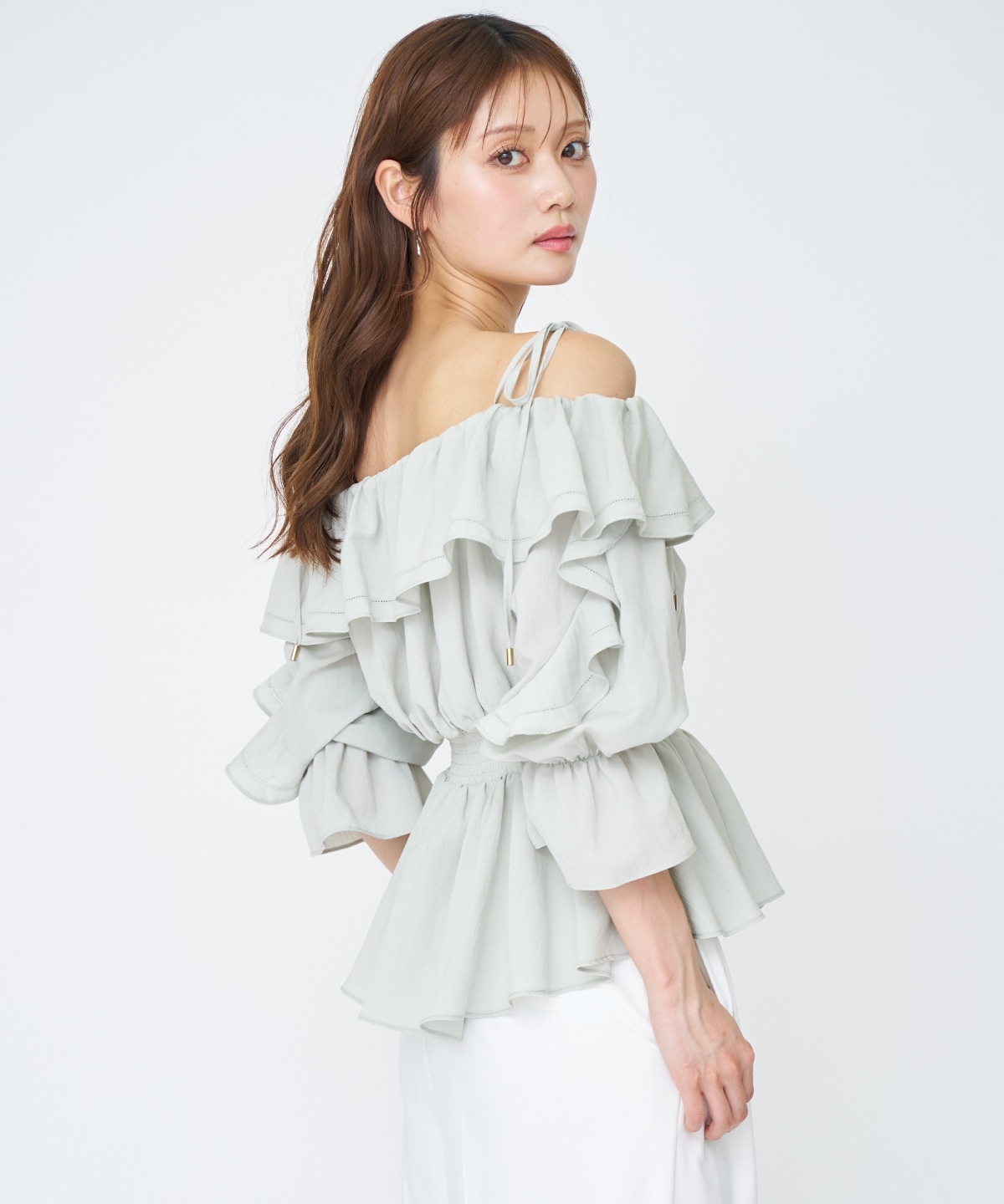 【先行予約受付中】オフショルフリルブラウス