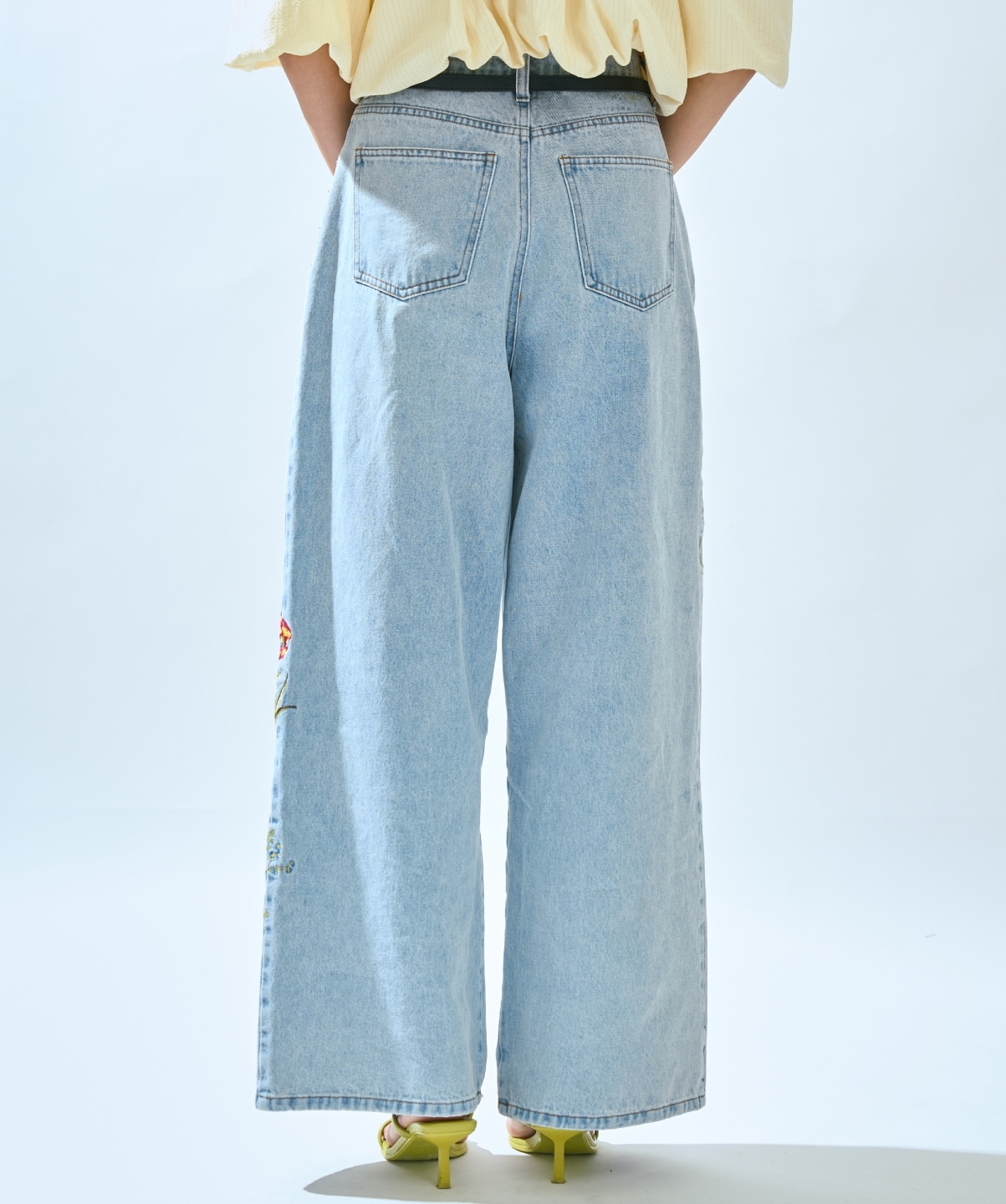 【先行予約受付中】刺繍デニムパンツ