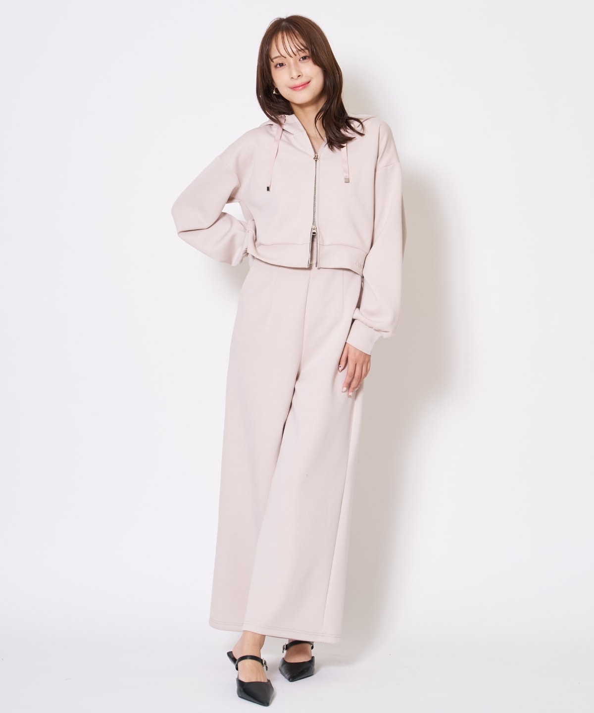 刺繍パーカー×オールインワン