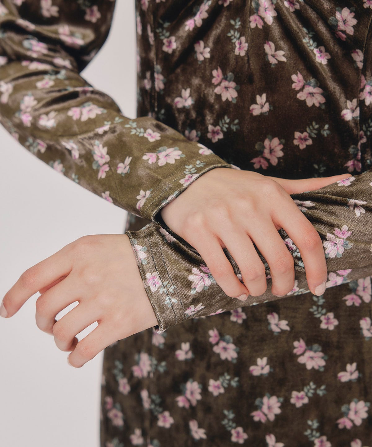 クロスリボンフラワーベロアロングワンピース