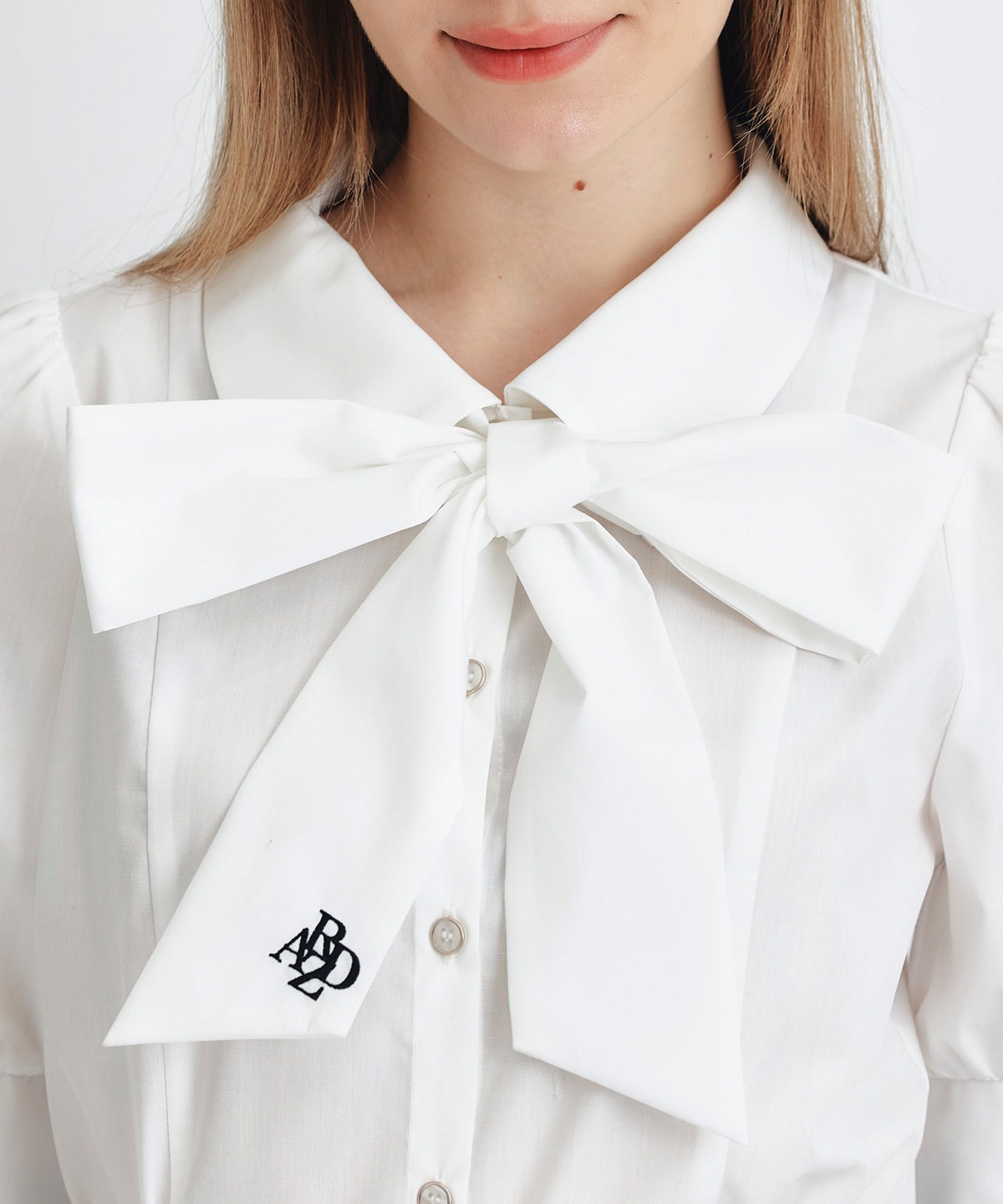 ロゴリボンパフスリーブブラウス