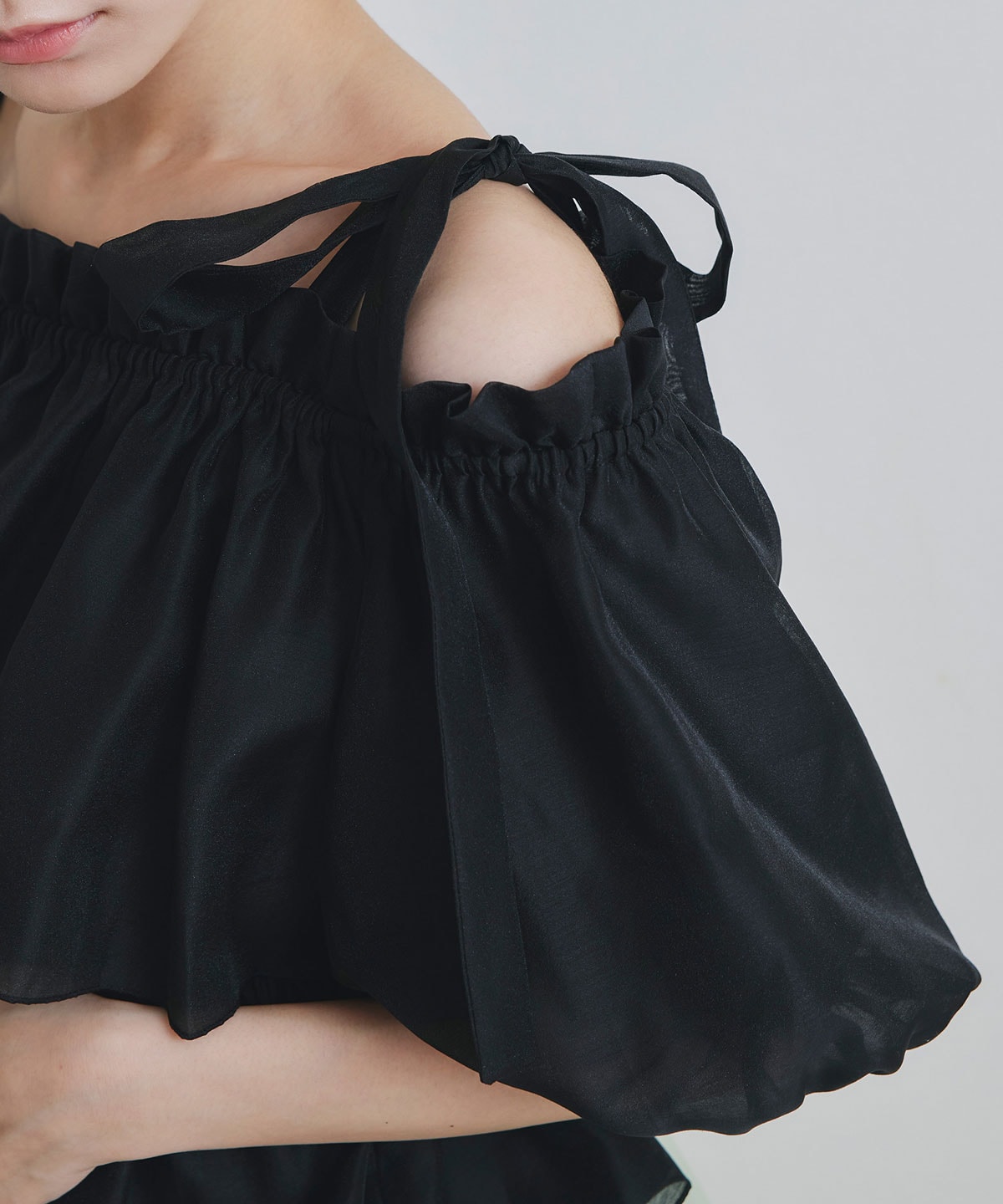 ショルダーリボンフリルオフショルブラウス