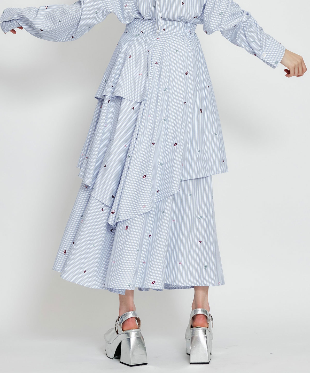 【セットアップ可能】REDYAZELアルファベットロゴ刺繍ティアードロングスカート