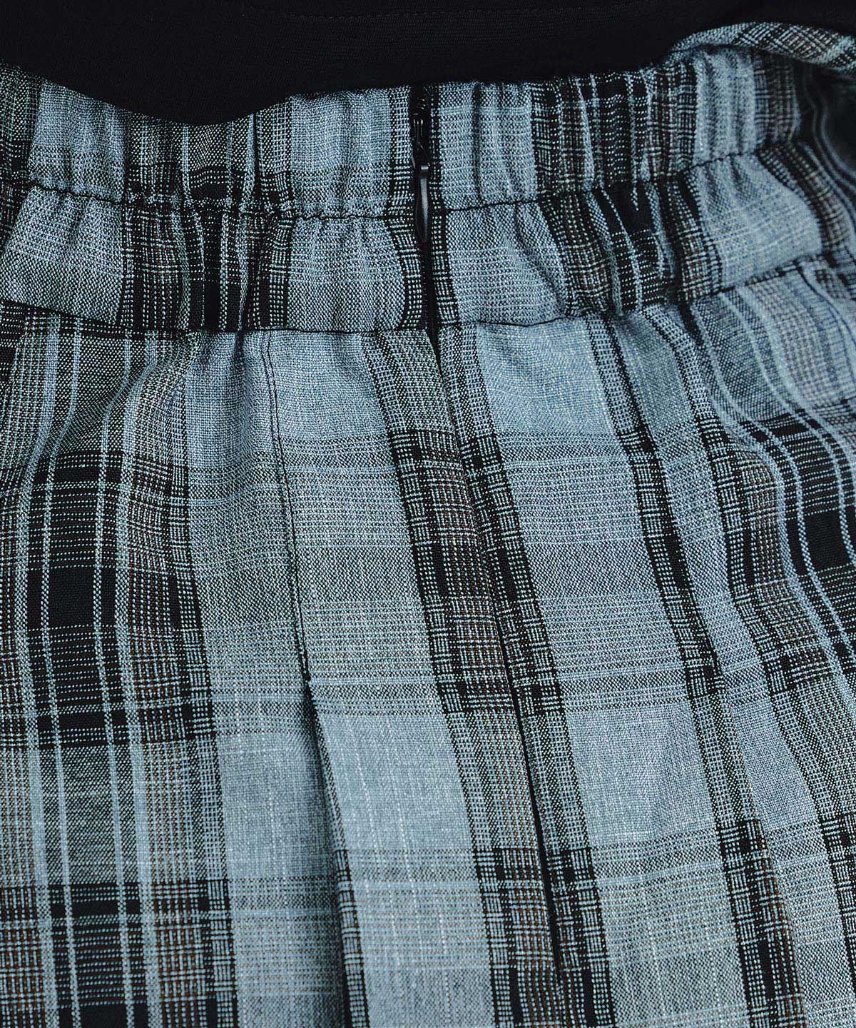 ロゴブローチブラウス×チェックプリーツミニスカートセットアップ