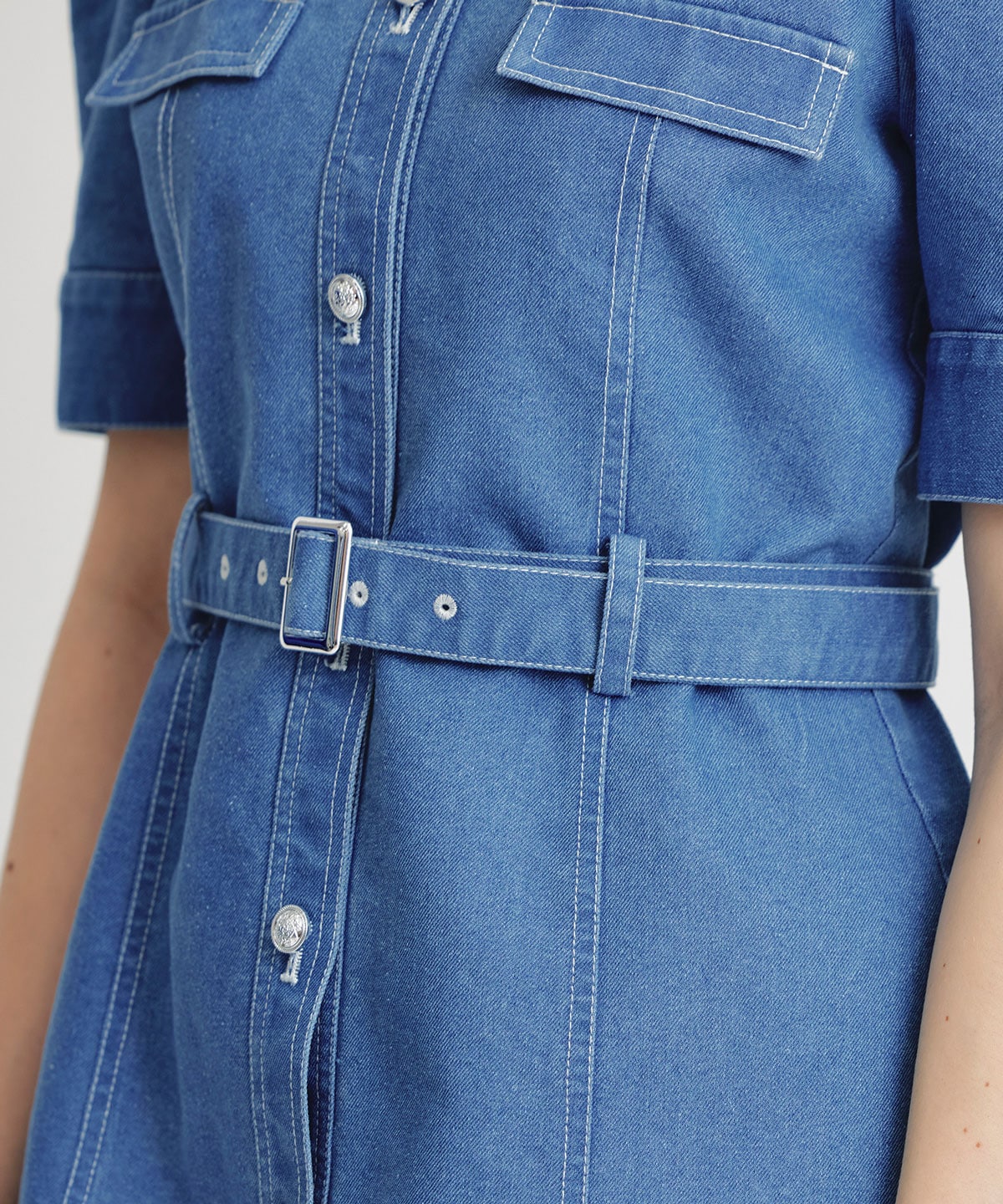 バイカラーステッチノーカラーデニムフレアミニワンピース