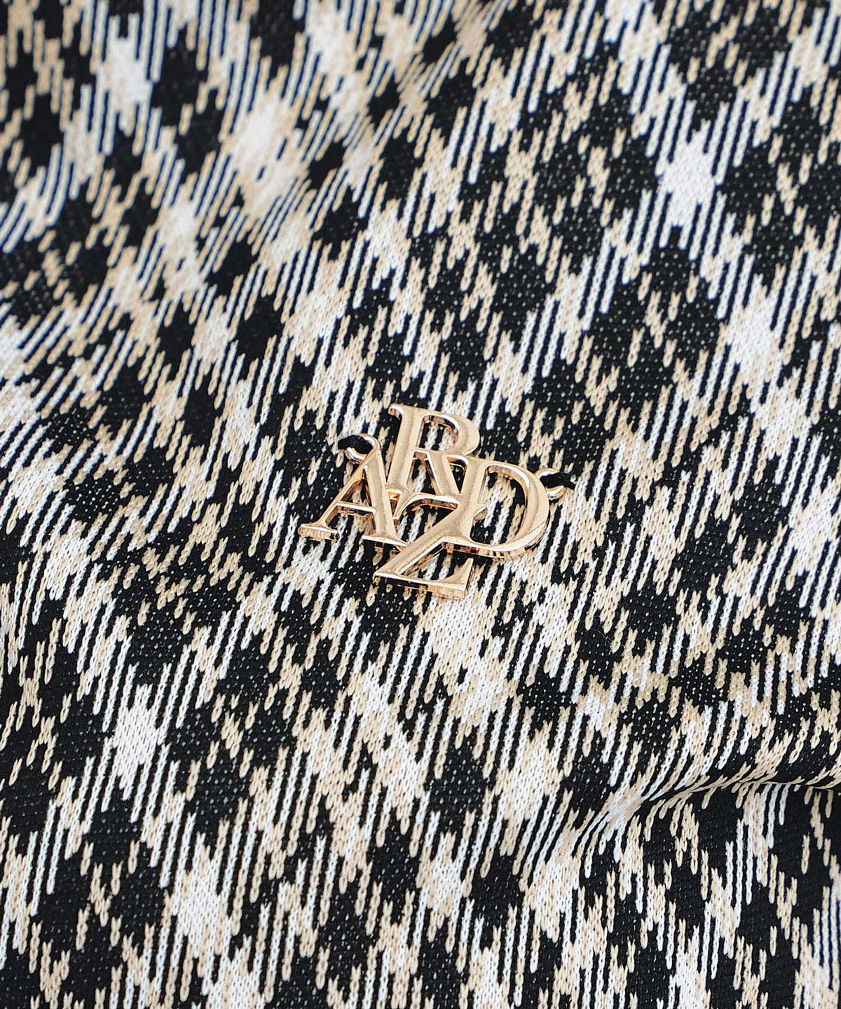 ジャガードカットロゴプルオーバー