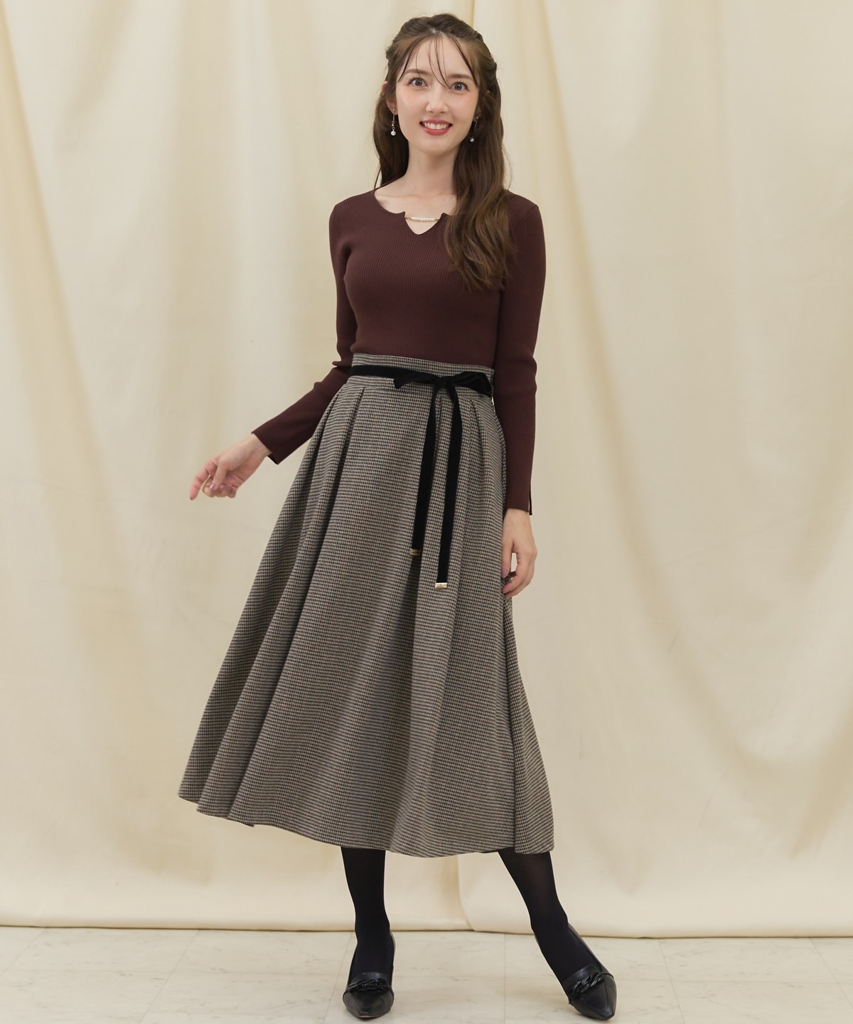 長袖パールキーネックニットプルオーバー