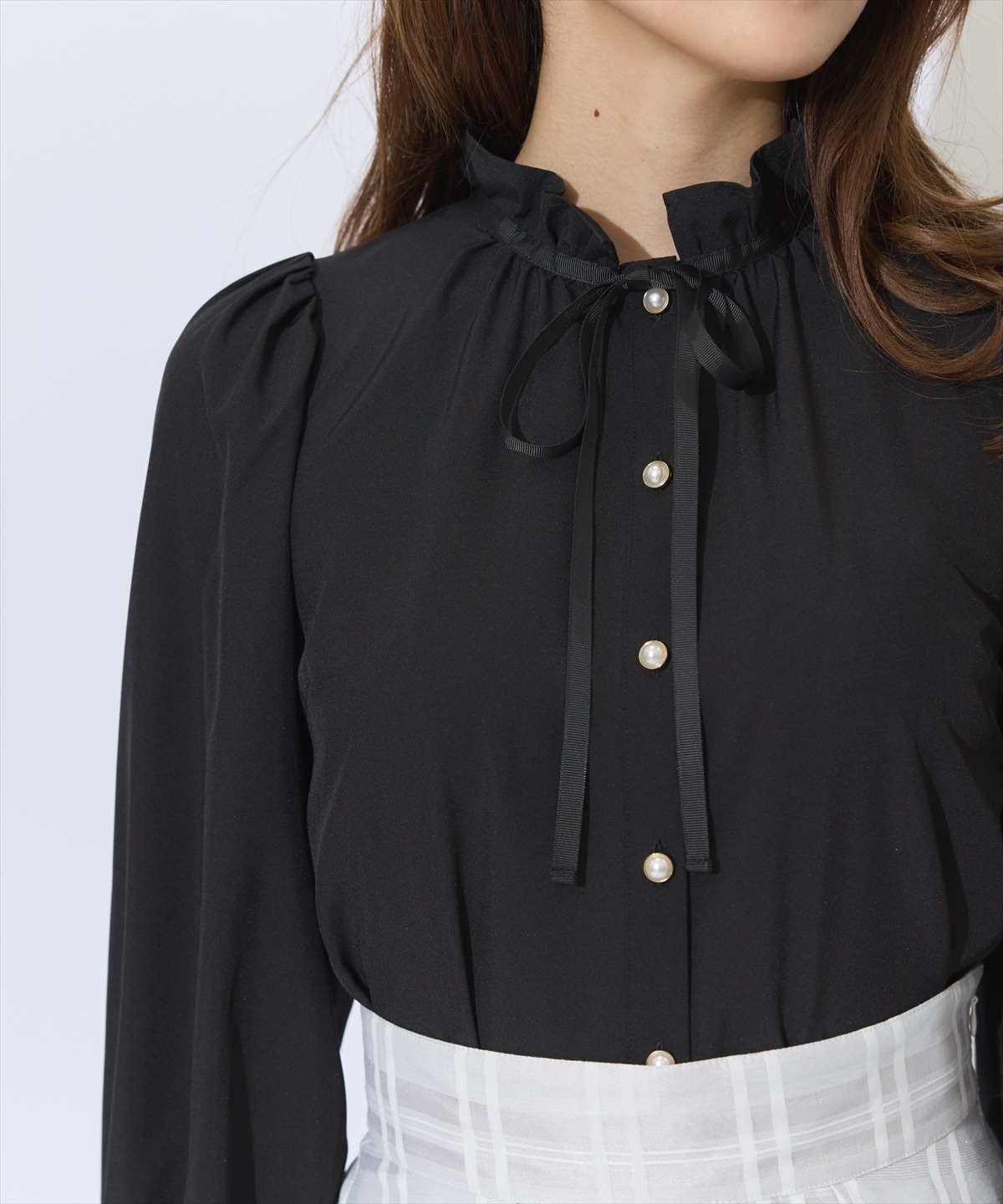フリルハイネックナローリボンブラウス