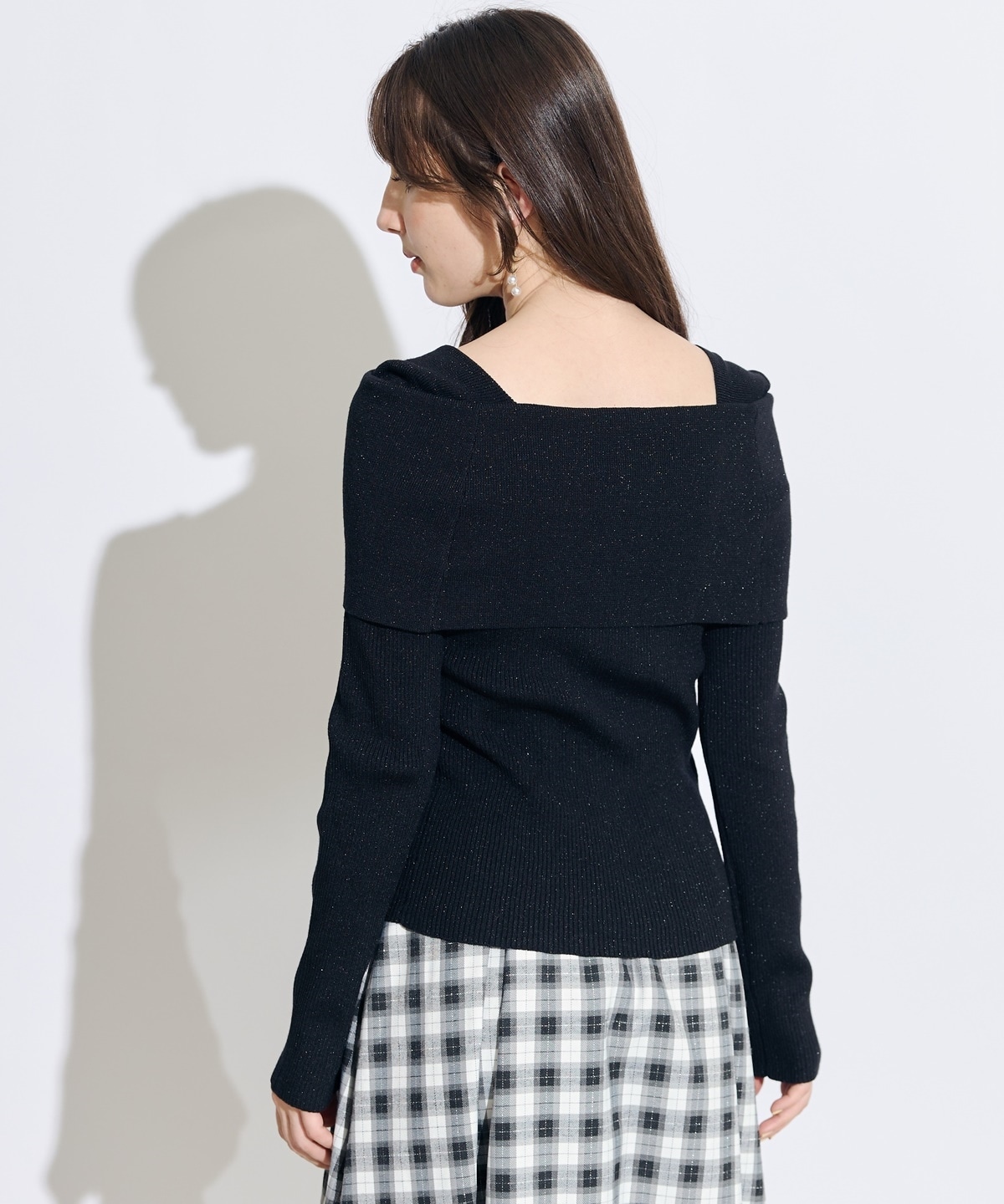 セレクトモチーフブローチ付きオフショルラメニットプルオーバー