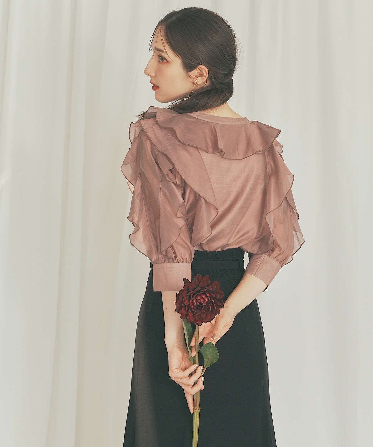 キーネックラッフルフリルブラウス