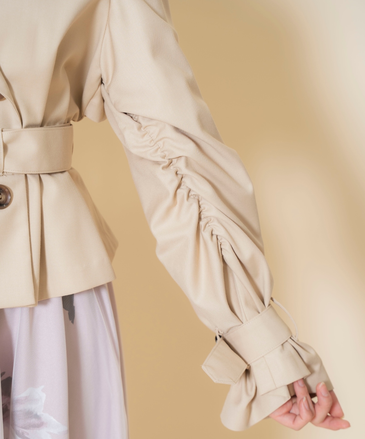 ギャザー袖ショートトレンチ