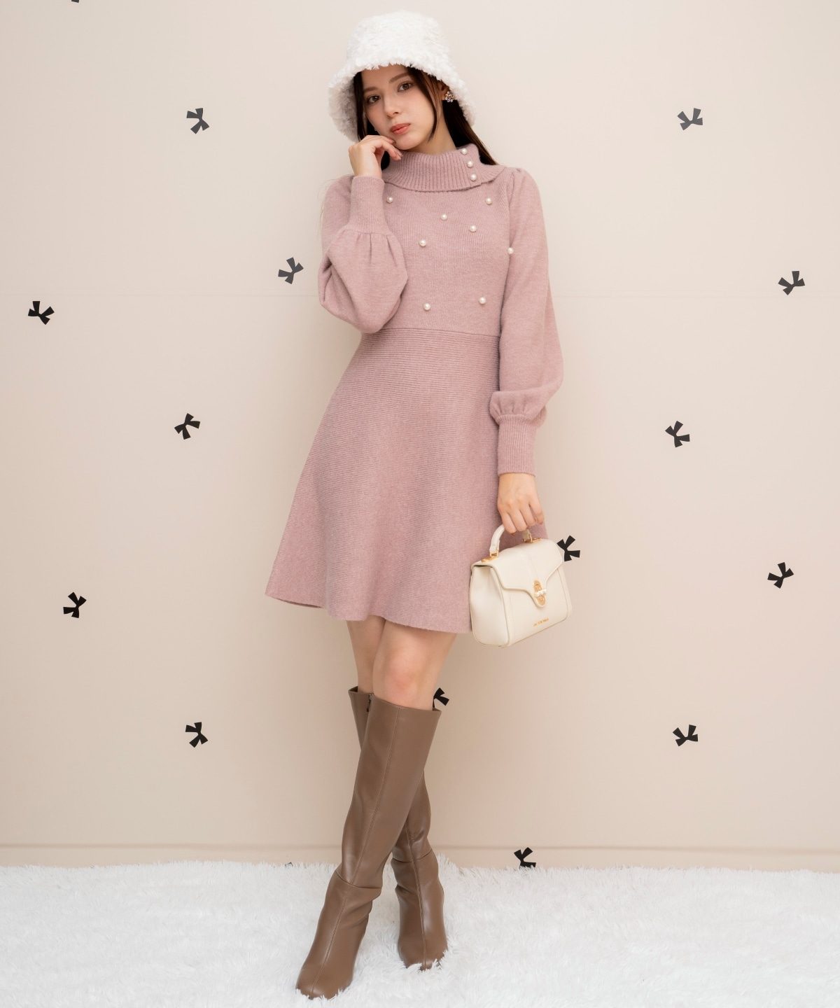 パール付きタートルネックニットワンピース