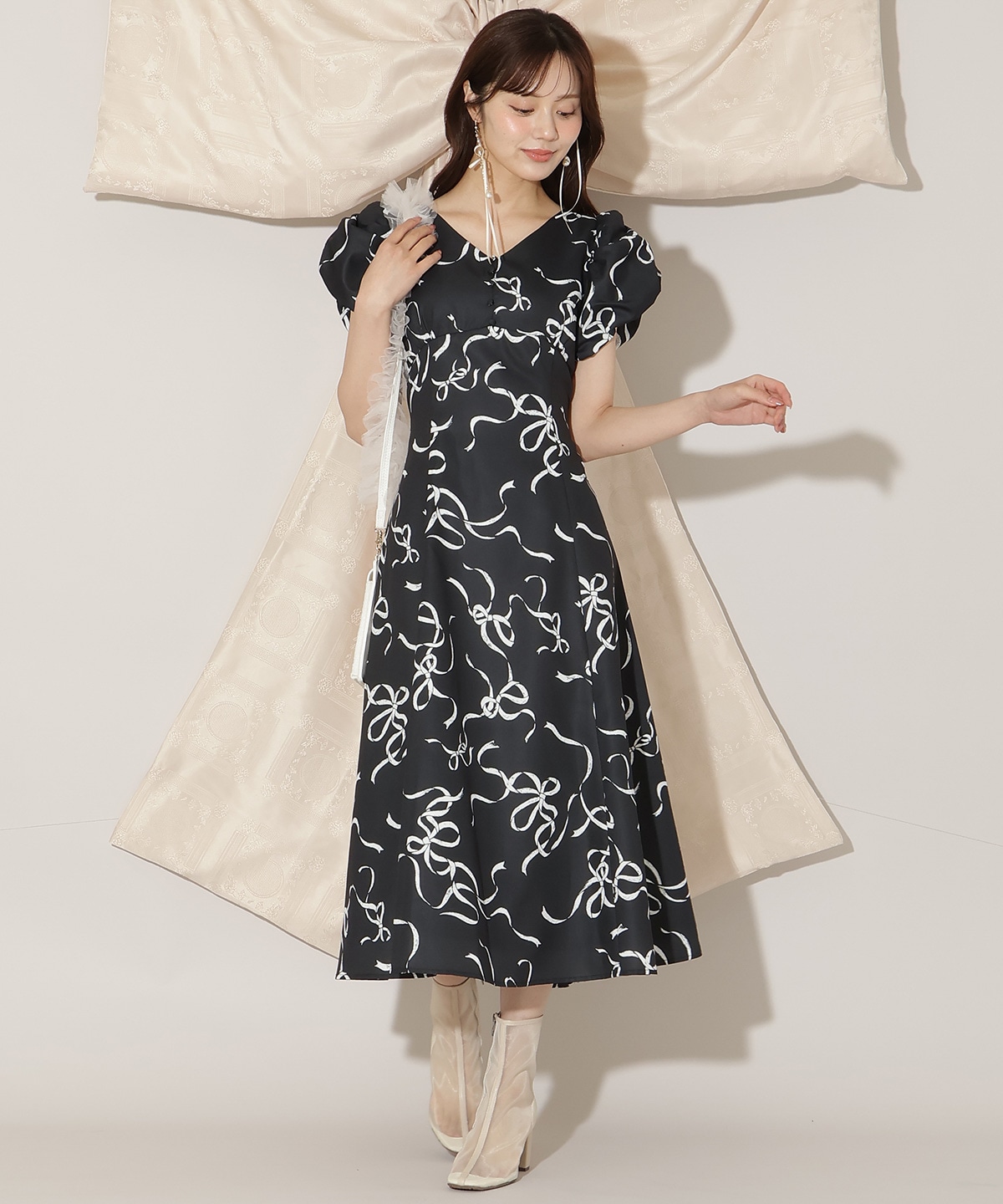 リボンプリントバブルスリーブフレアワンピース