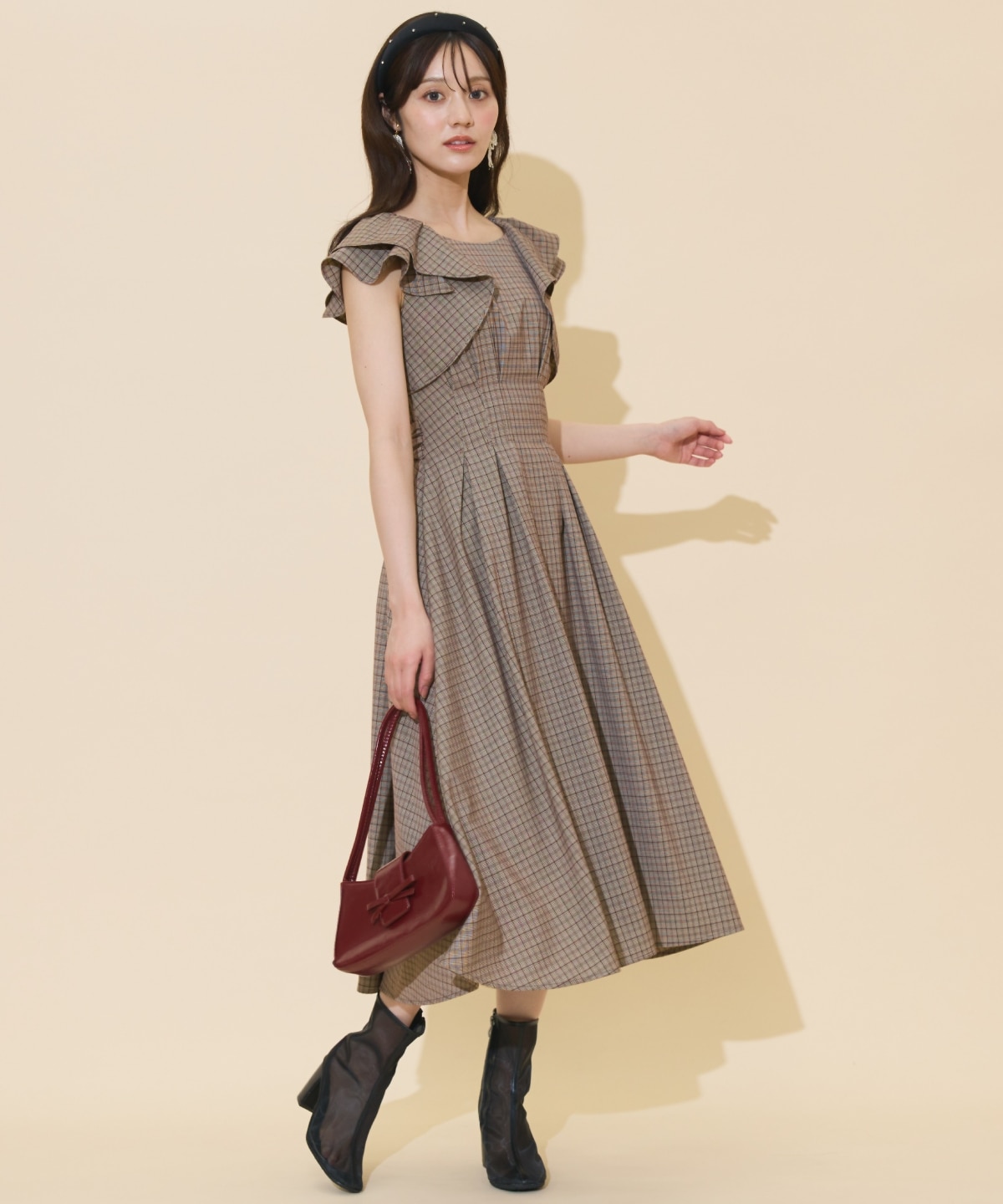 ラッフルスリーブバックリボンワンピース