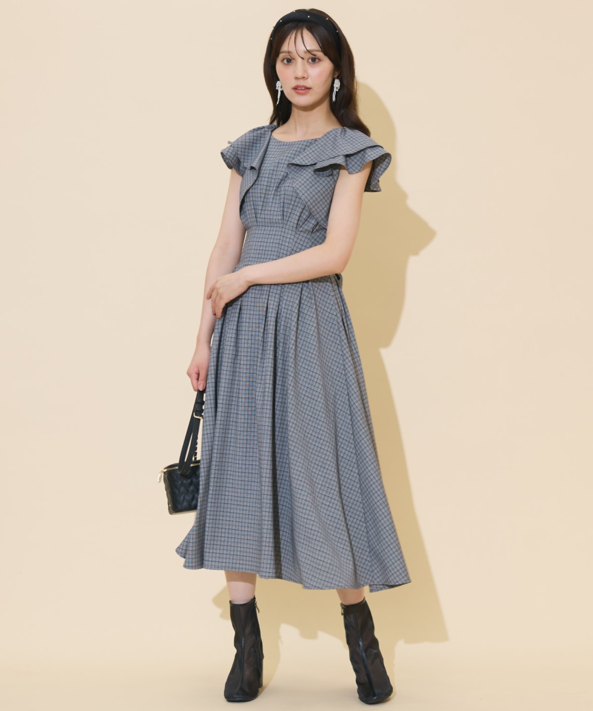 ラッフルスリーブバックリボンワンピース