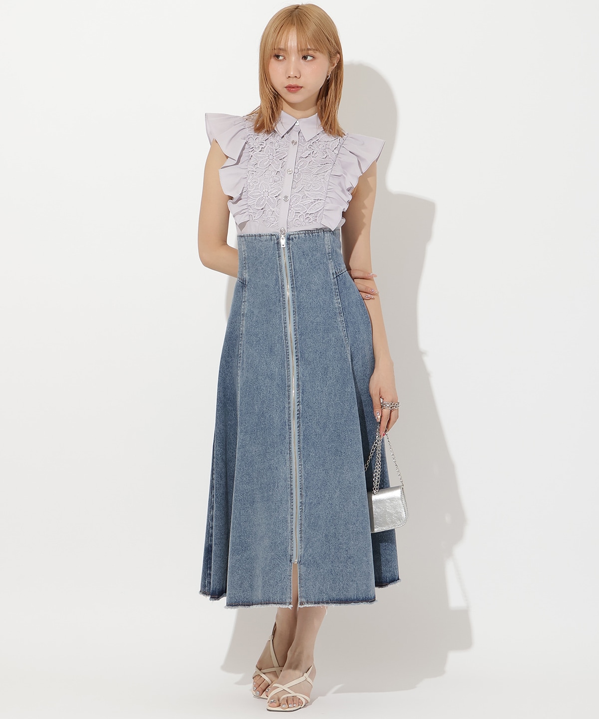肩フリル刺繍シャツ