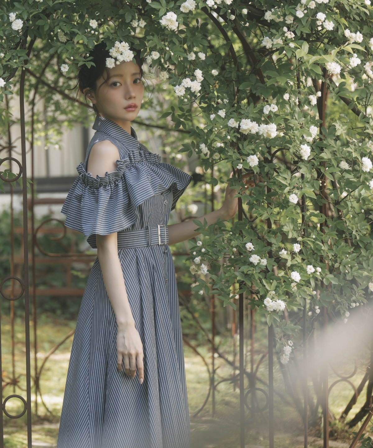 オープンショルダーストライプワンピース