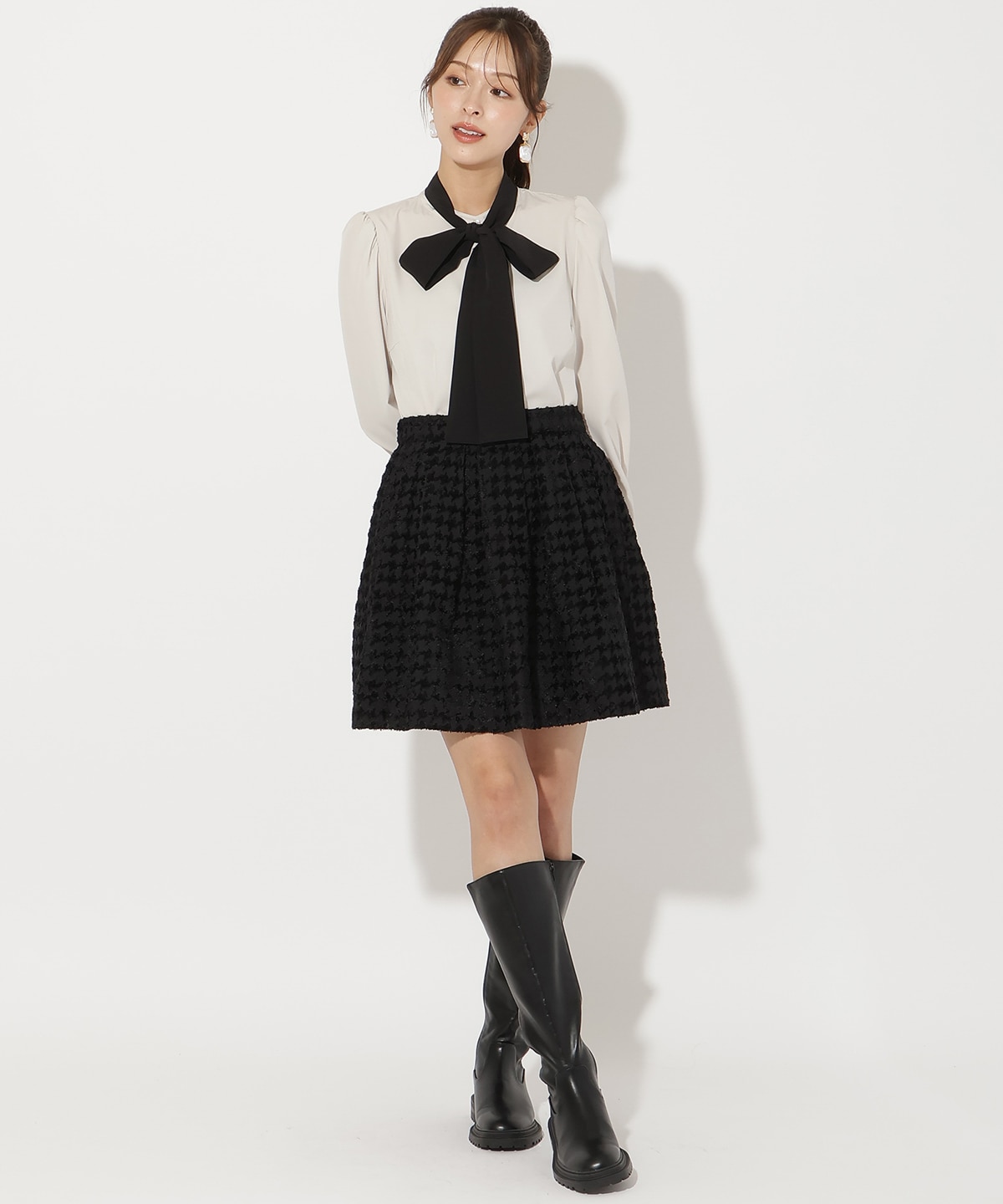 カフス刺繍ボウタイブラウス