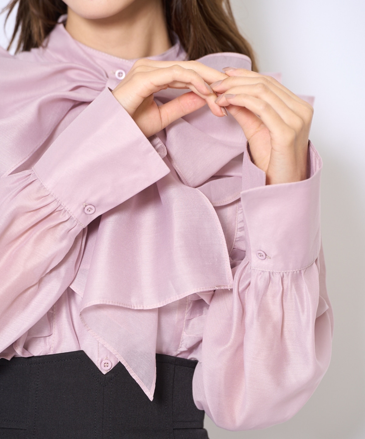 ボウタイフリルシアーブラウス
