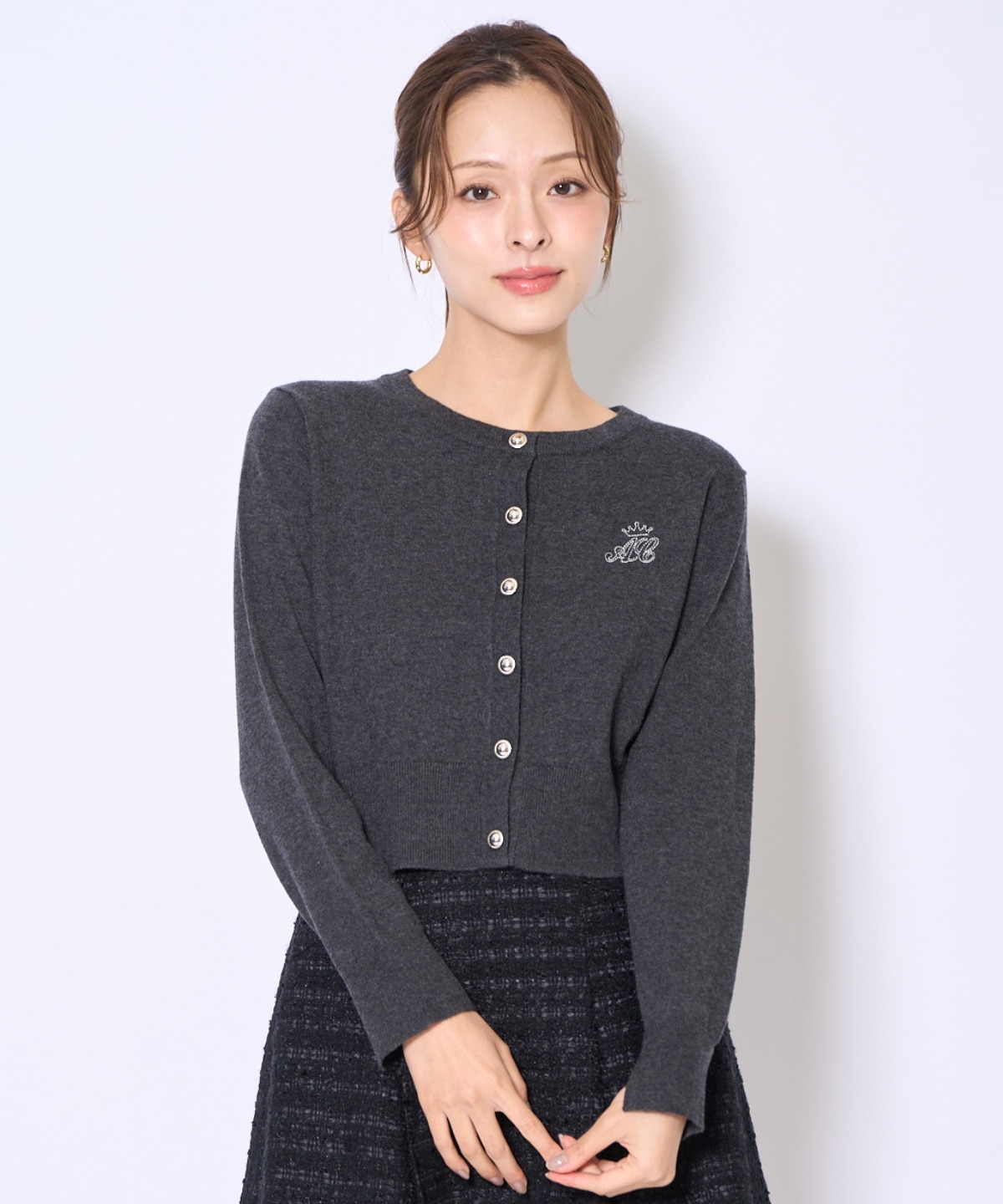 刺繍クルーネック長袖カーディガン