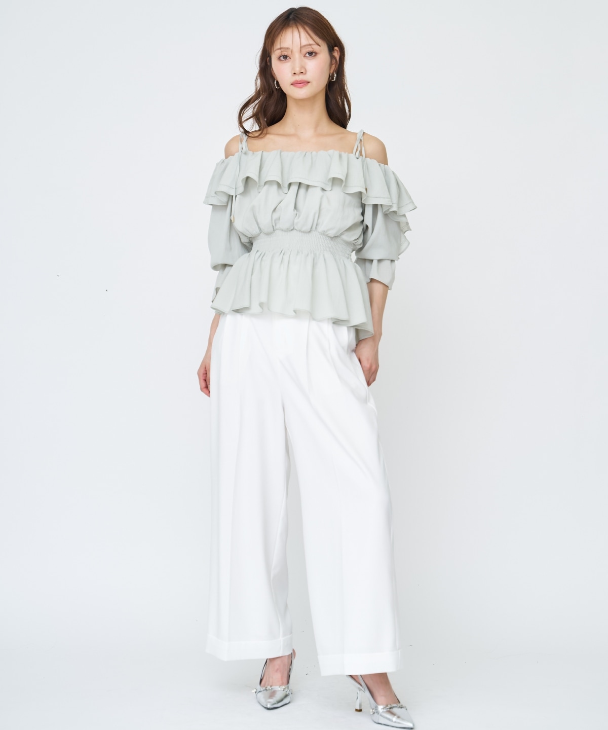 【先行予約受付中】オフショルフリルブラウス