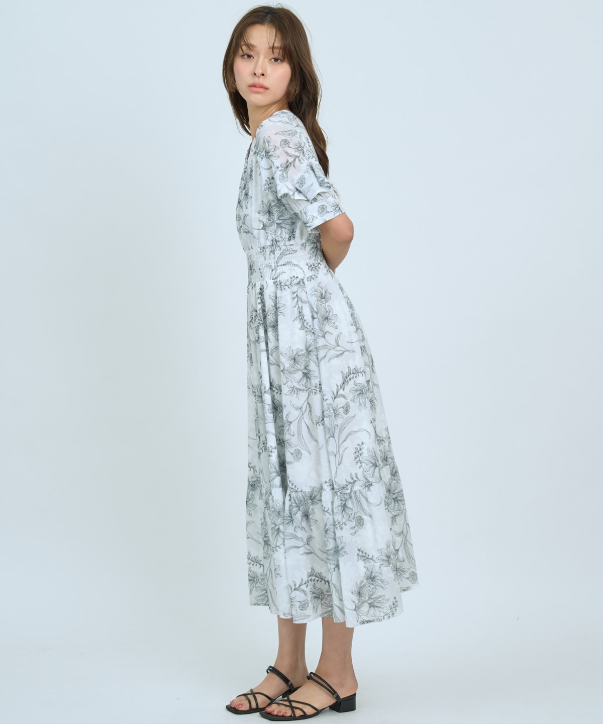 【先行予約受付中】ラインフラワーハーフスリーブワンピース