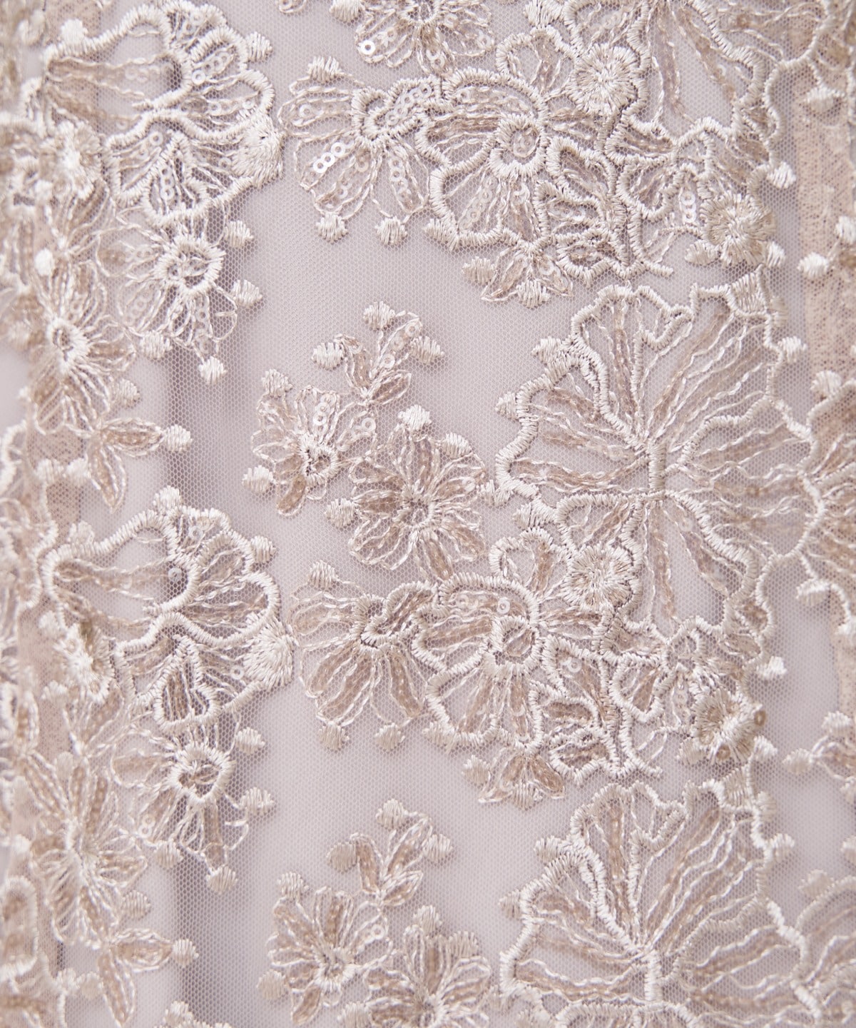 チュールレイヤードスパンコールドレス