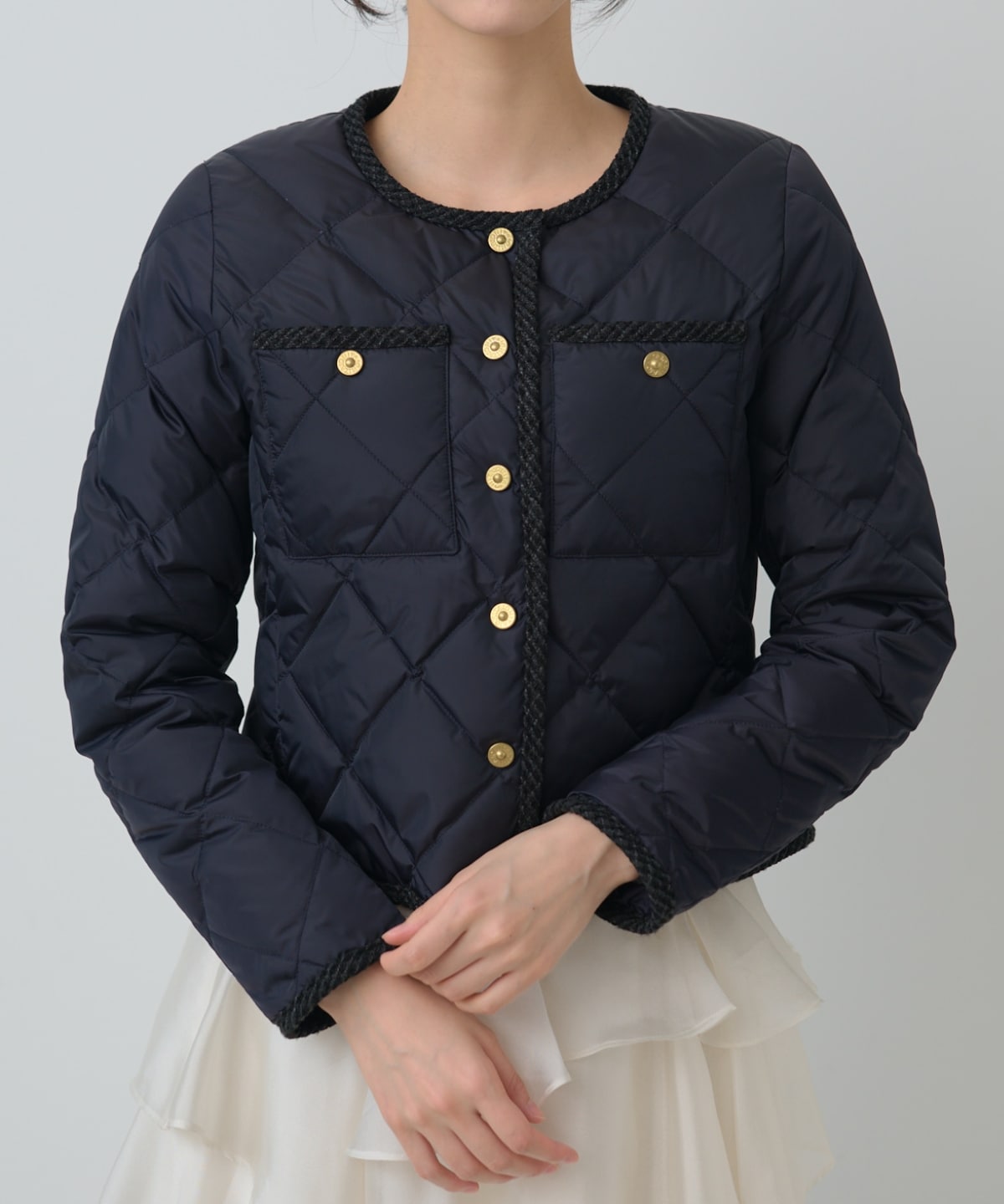 【TAION×AND COUTURE】ノーカラーショートダウンジャケット