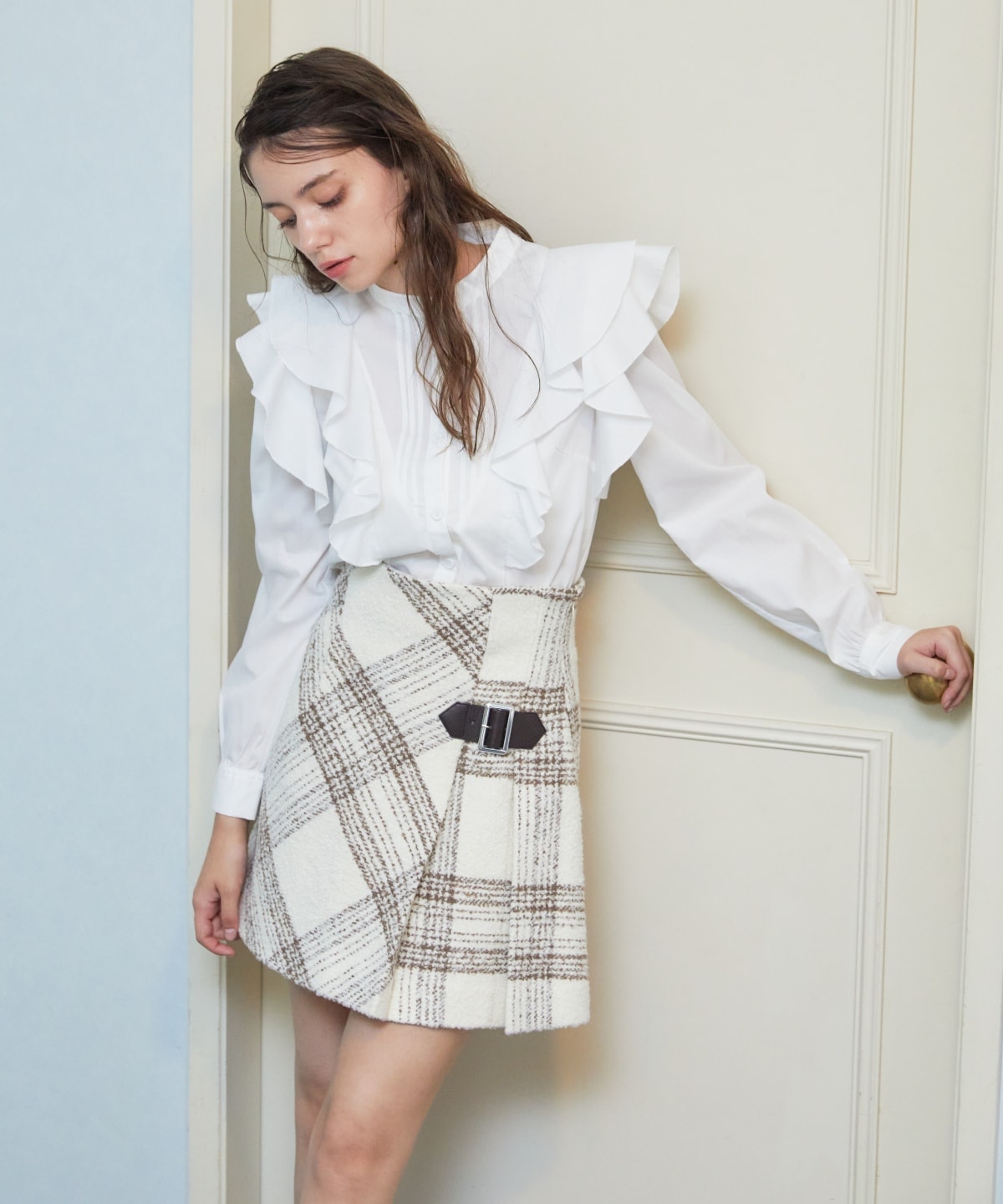 ショルダーフリルスタンドシャツ