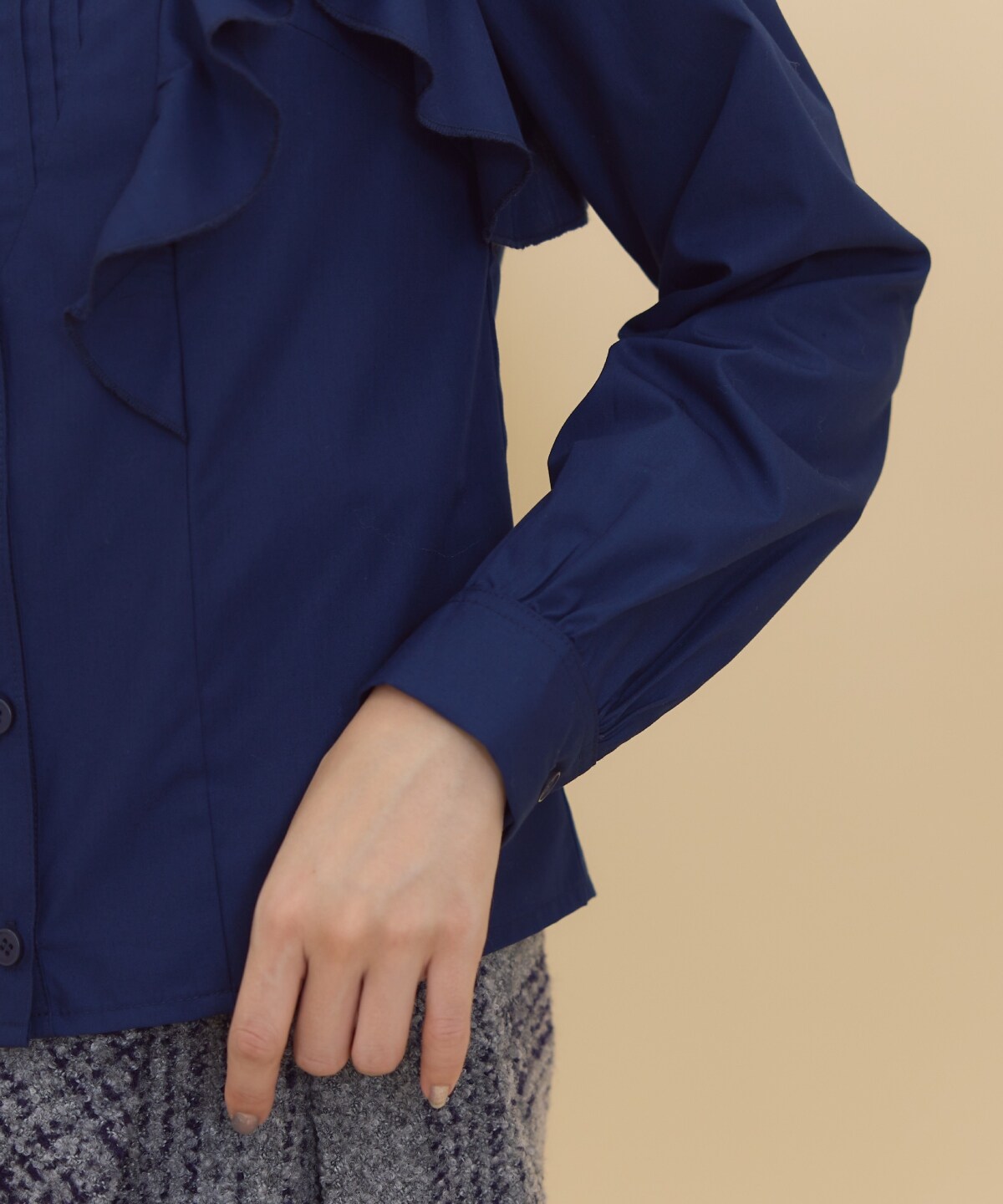 ショルダーフリルスタンドシャツ