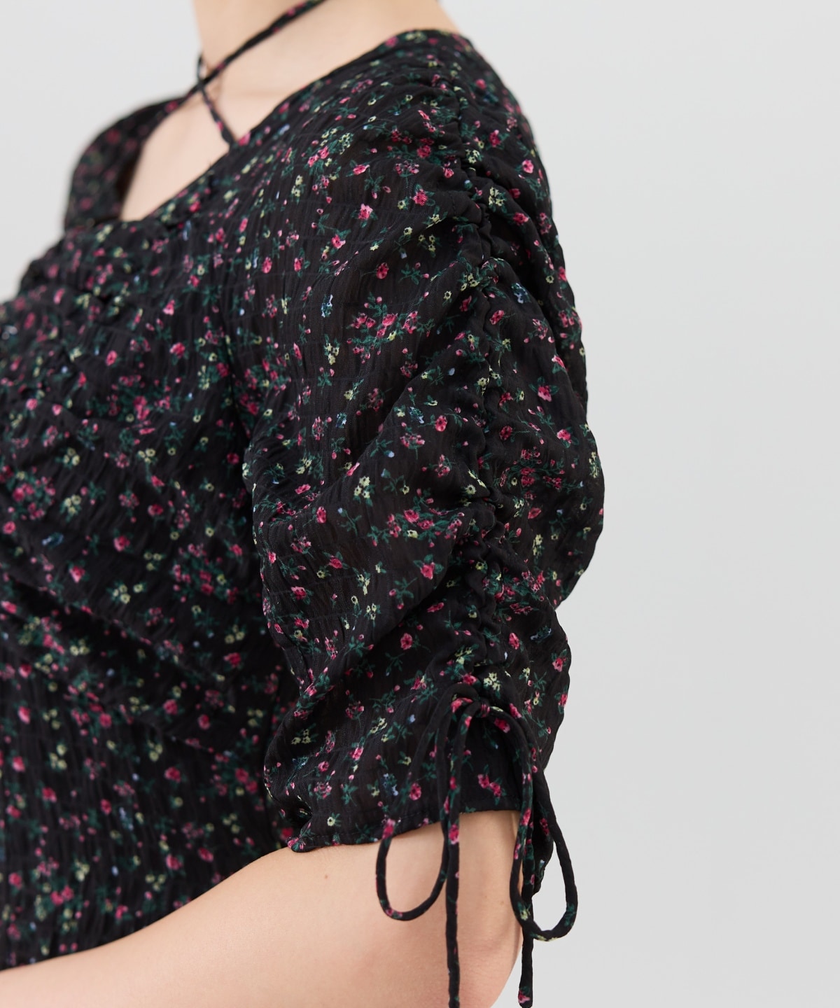 フラワープリントシャーリングワンピース