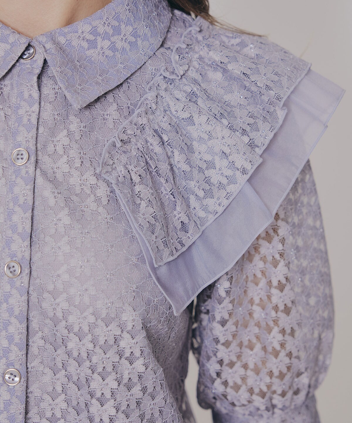 ラメレースフリルハーフスリーブブラウス