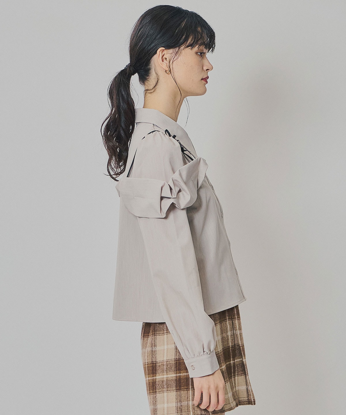 リボンフリルショルダーブラウス