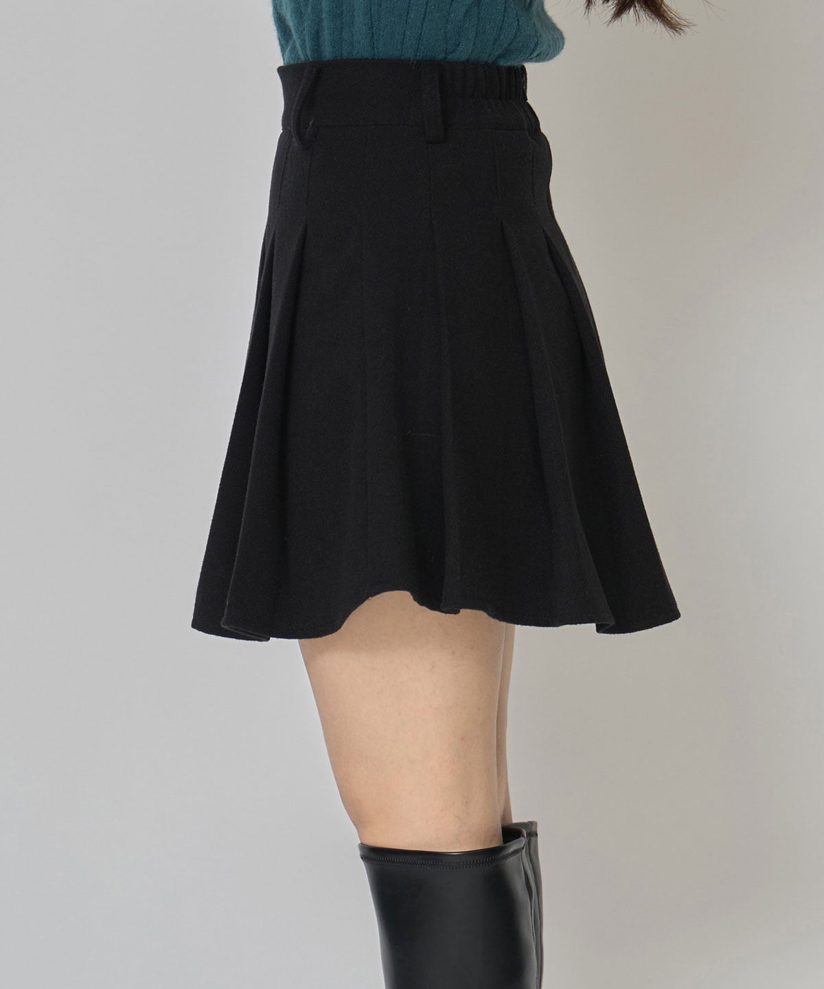 ファーチャームウールライクプリーツミニスカート