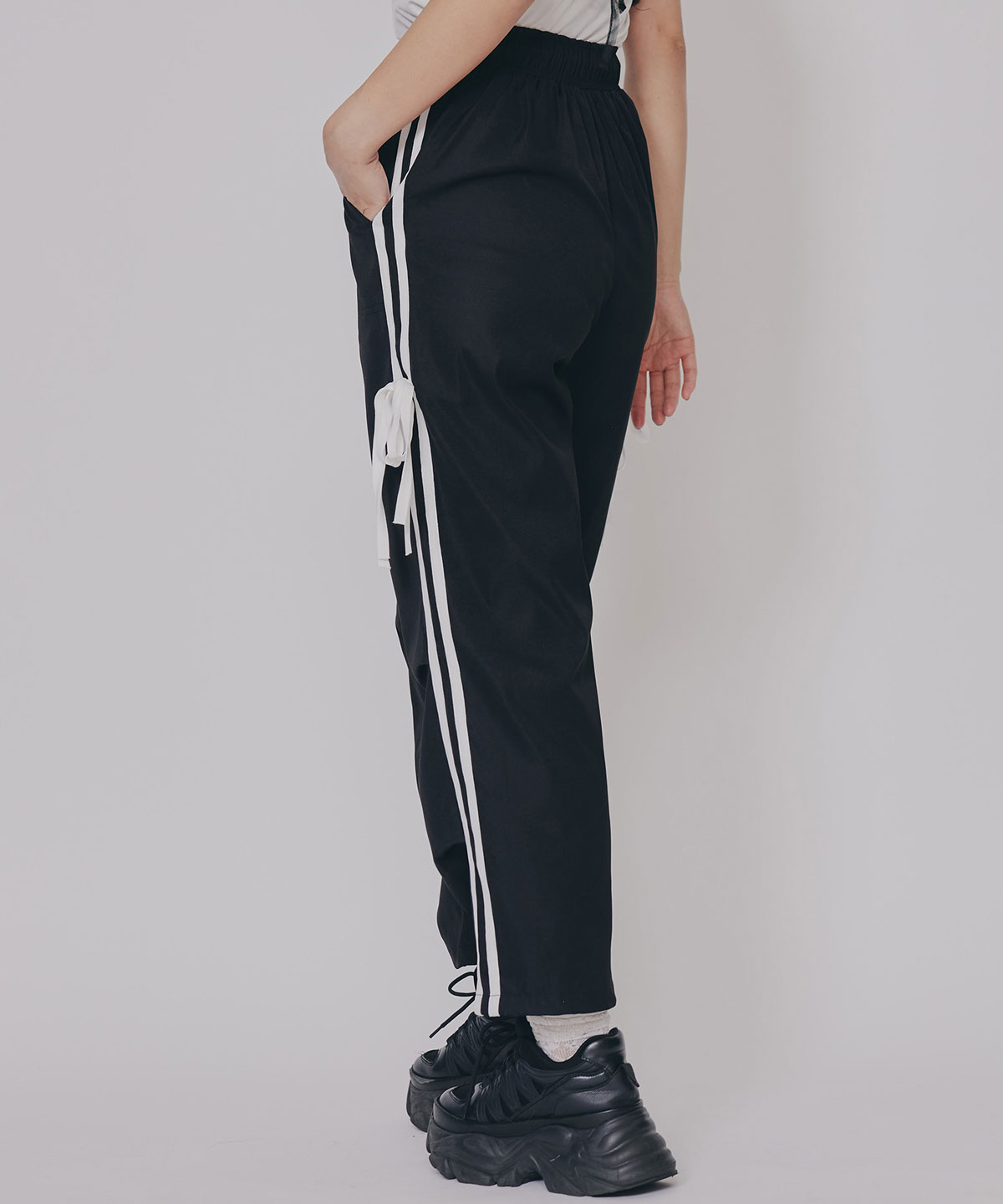 サイドリボンラインパラシュートパンツ