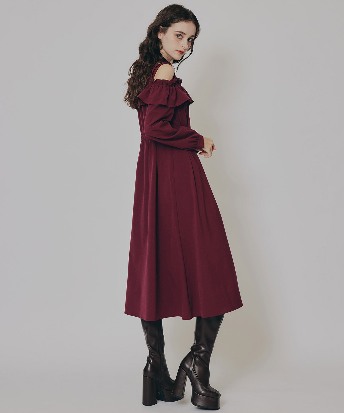 オープンショルダーフリルワンピース