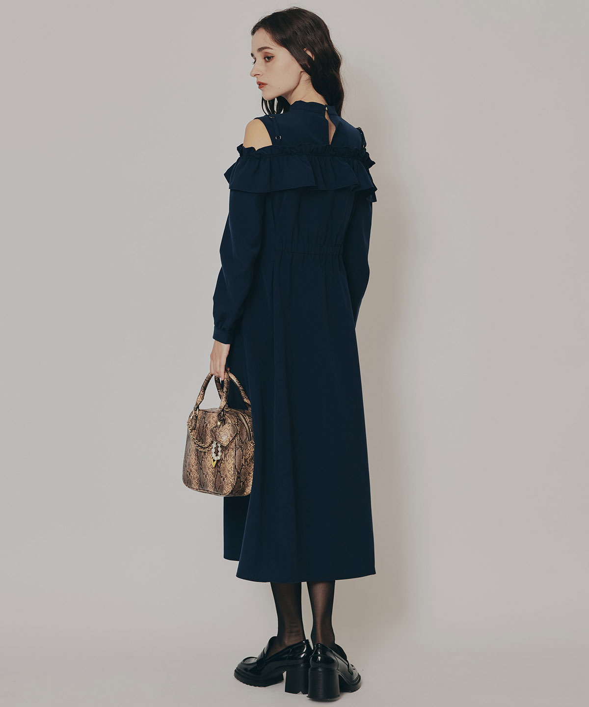 オープンショルダーフリルワンピース