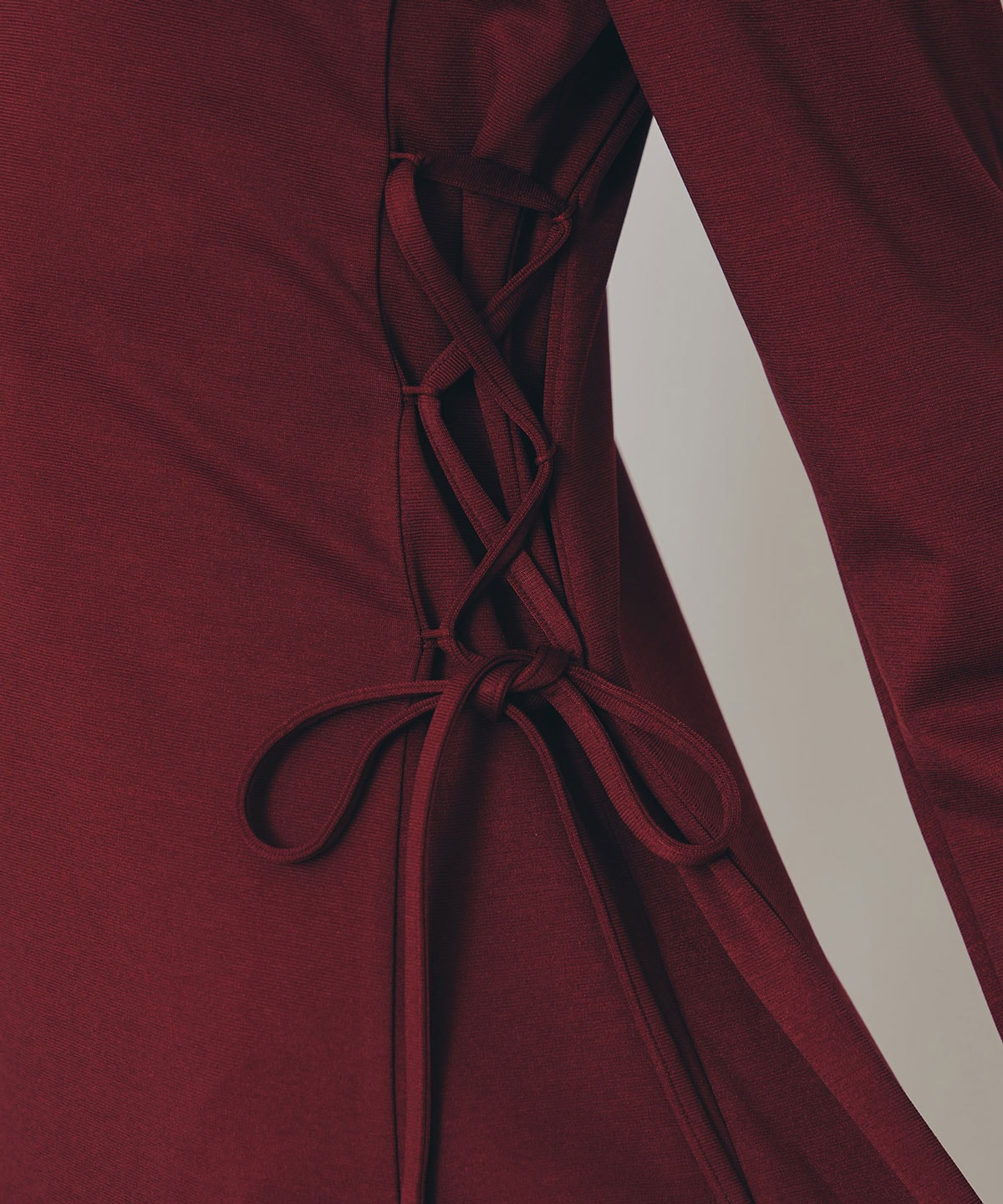 エンブレムサイドレースアップロングスリーブワンピース