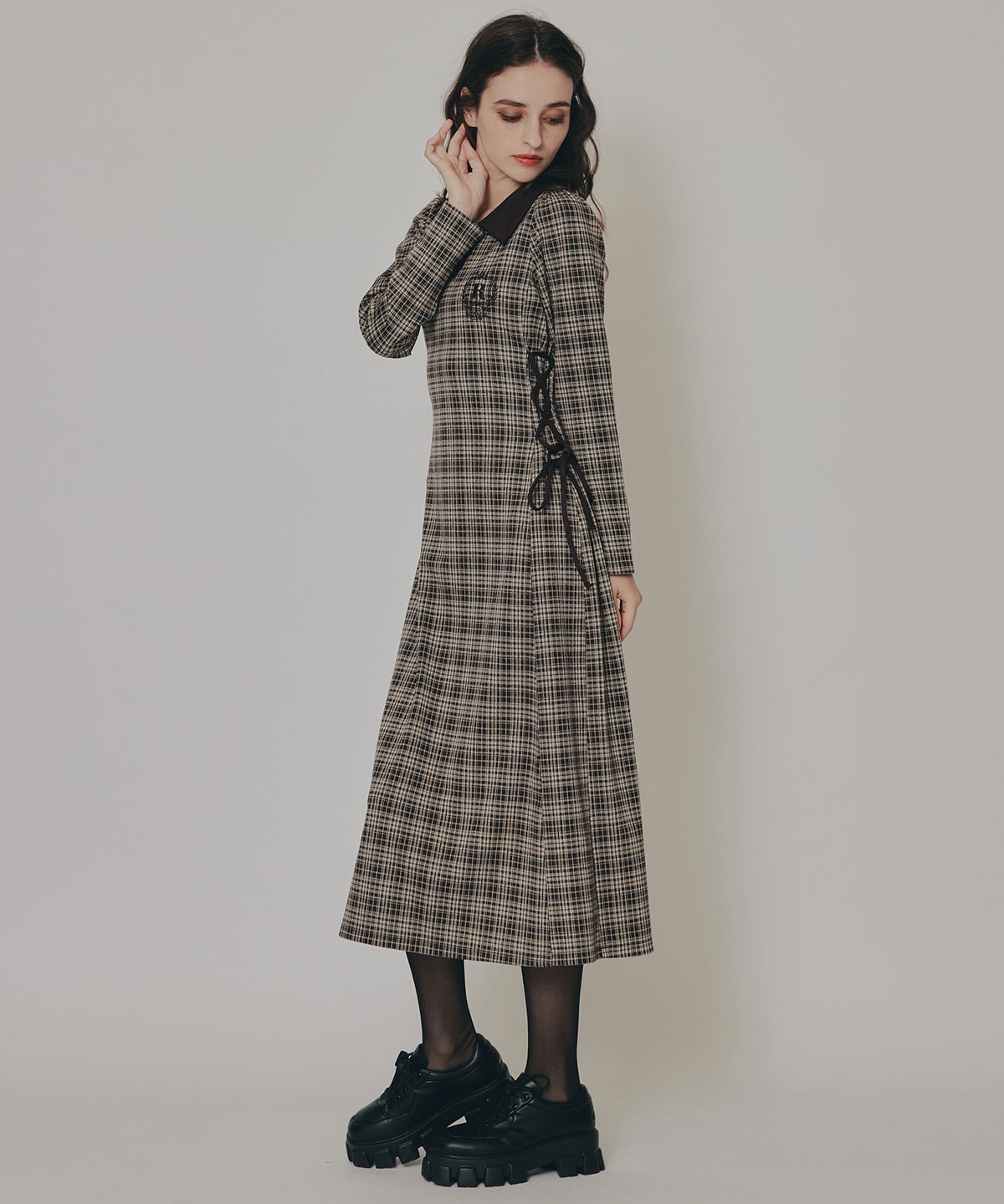 エンブレムサイドレースアップチェックワンピース