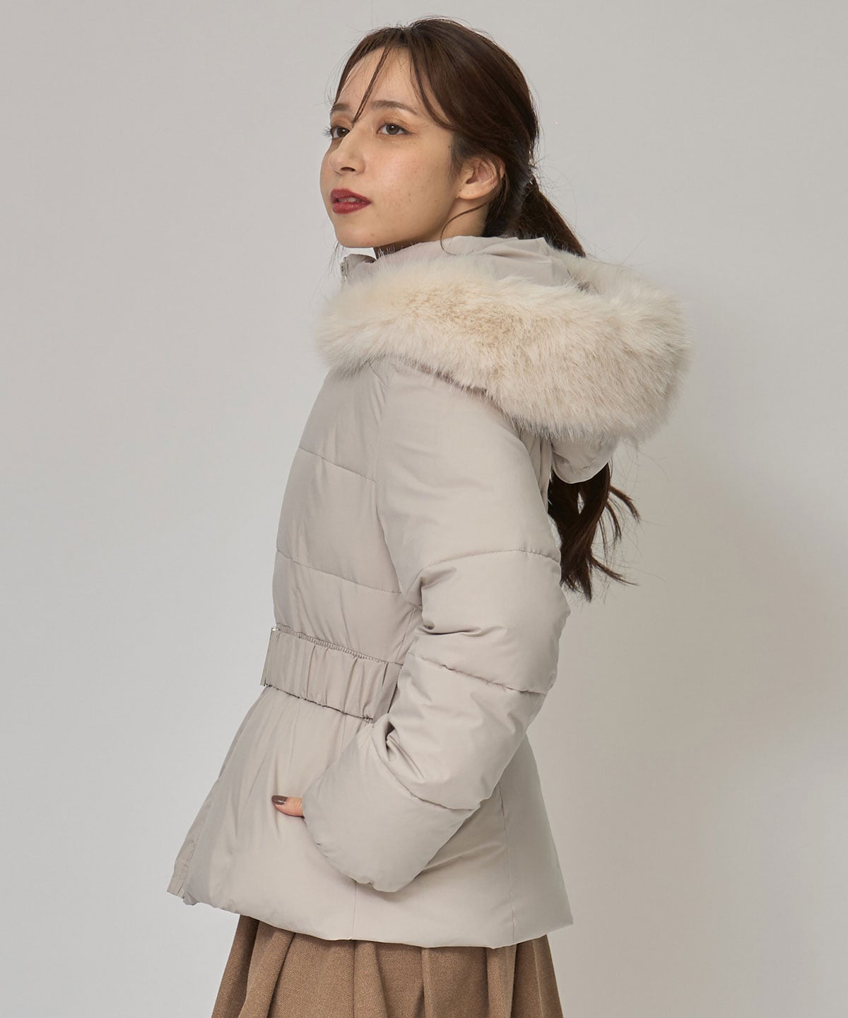 ベルトデザインキルティングファイバーダウンジャケット